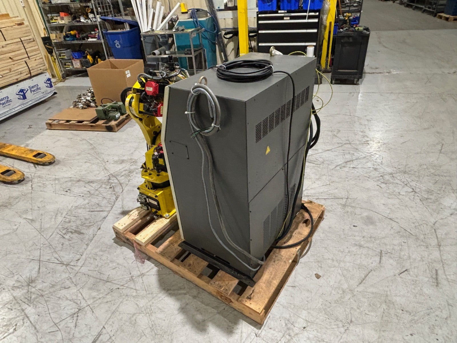 M-6IB/6S | Fanuc M-6iB / 6S Robot System R-J3iB Controller A05B-2490-C171 Teach Pendant - Used - Maverick Industrial Sales