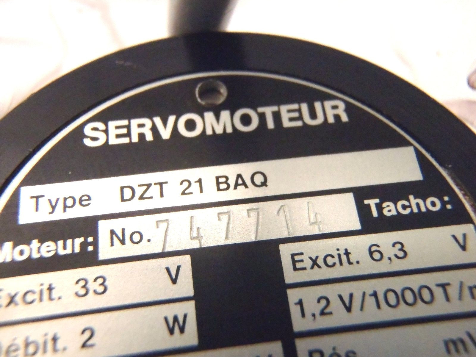 DZT T1 BAQ 251000 | Brown Boveri DZT 21 BAQ Servomoteur Magnetic SA Liestal 33V 747714, Servo Motor - New – Open Box - Maverick Industrial Sales