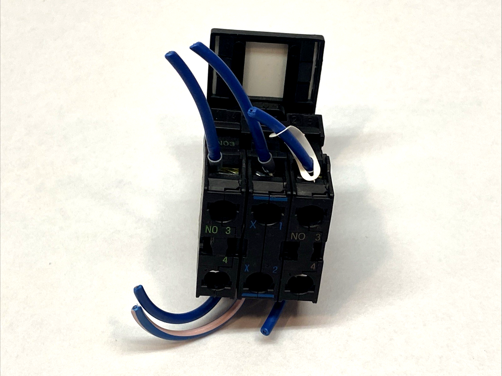 M22-DL-B-GB14-K10-230B | Eaton Pushbutton 22.5mm Blue LED 230V 1NO w/ x3 M22-K10 - Used - Maverick Industrial Sales