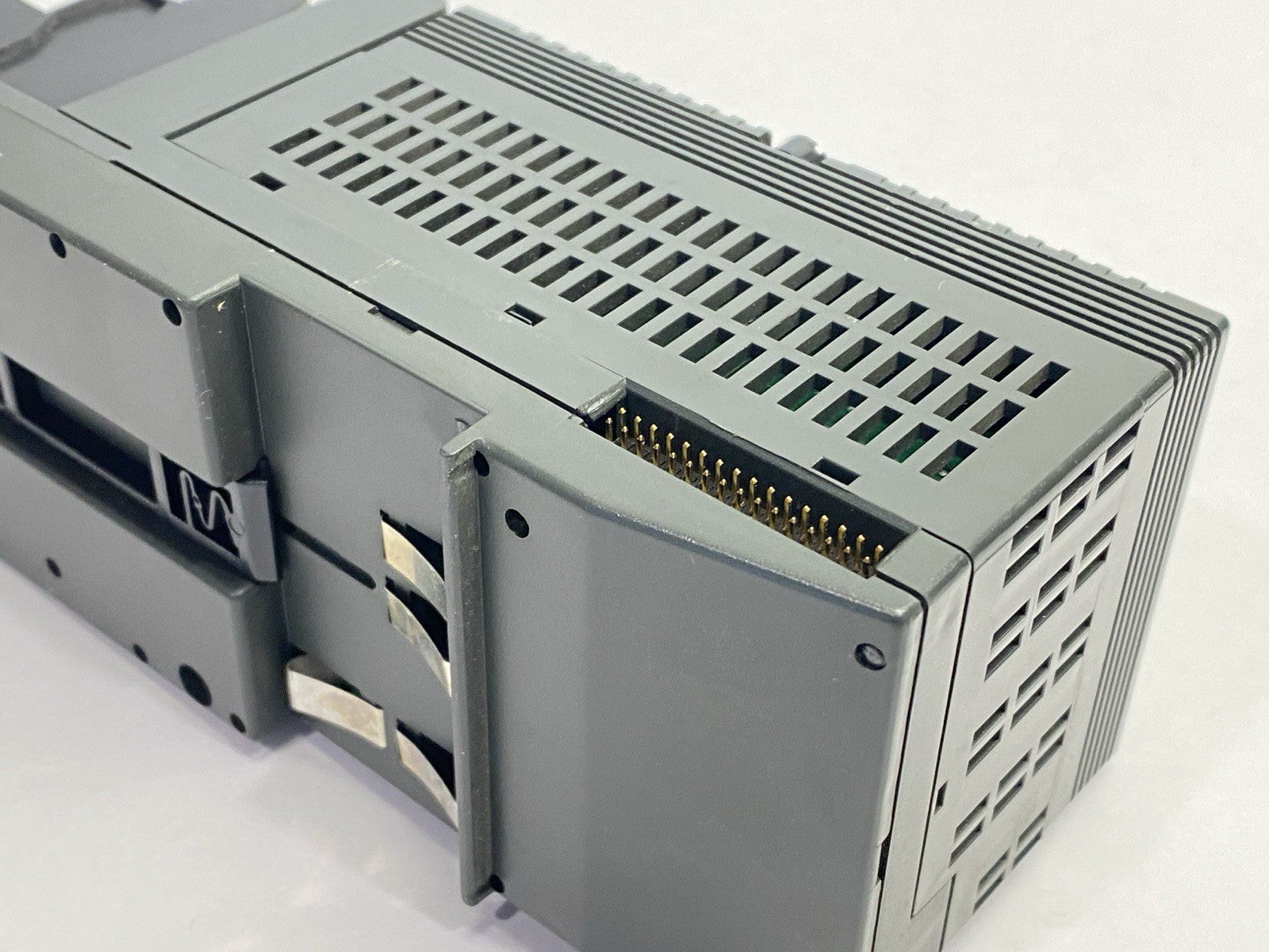 IC200MDL330D | GE Fanuc Isolated Output Module 16PT 0.5A 120VAC - For parts or not working - Maverick Industrial Sales