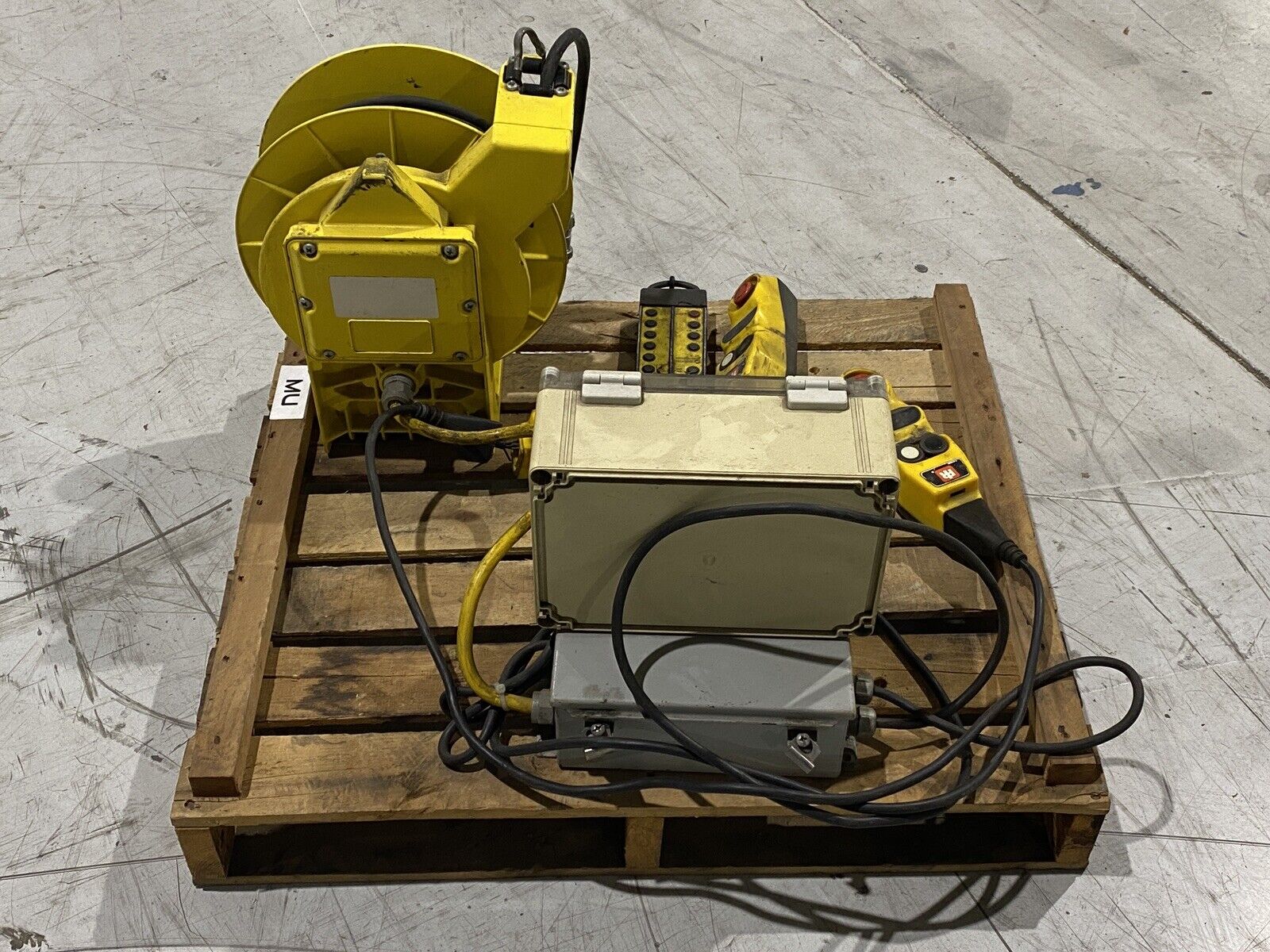 Telemotive TelePilot TR12 71270342 Controller w/ Aero-Motive 206BG Tool Balancer - Used - Maverick Industrial Sales