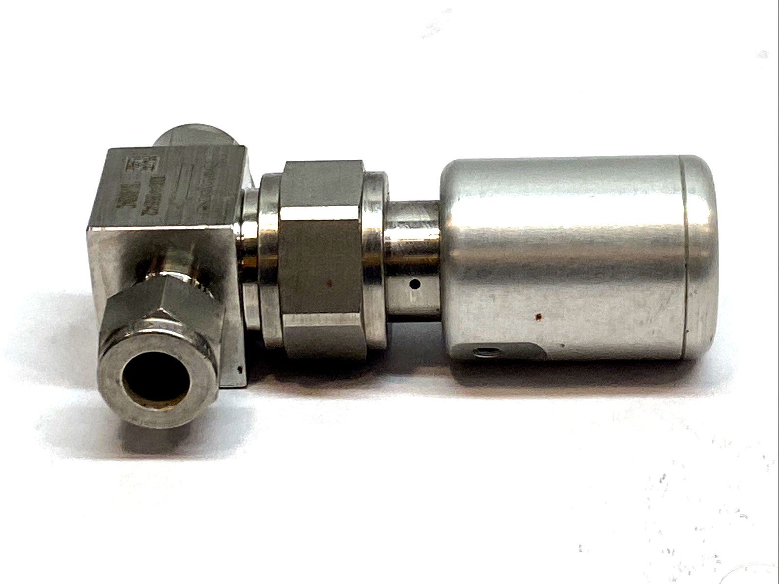 SS-BNS6-C | Swagelok Bellows Valve 3/8" Tube NC Pneumatic 316L High Purity - Used - Maverick Industrial Sales