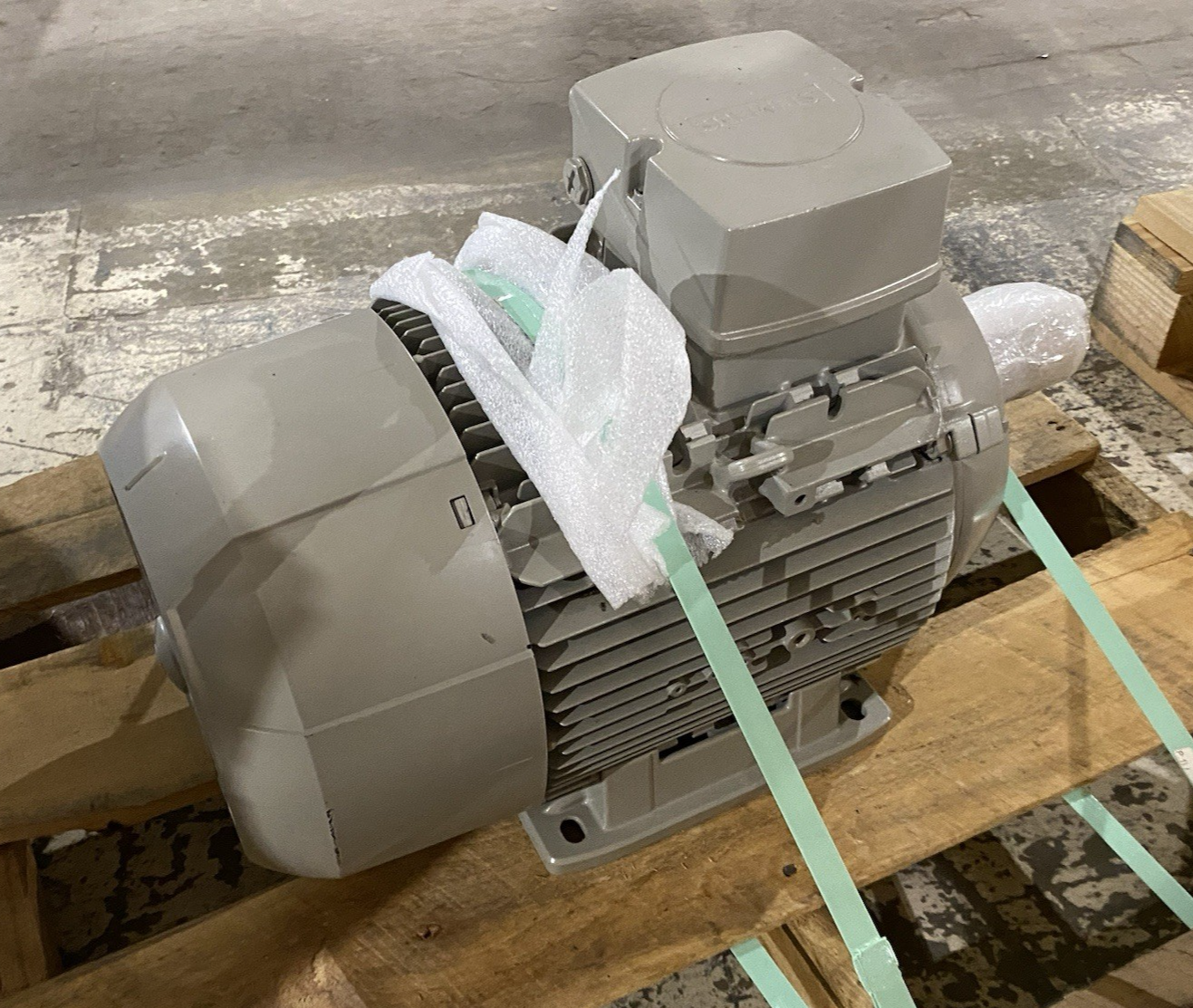 1AV3132B 1LE1023-1CB23-5AF4 | Siemens Eagle Line SIMOTICS NEMA Premium Eff. Motor - New – Open box - Maverick Industrial Sales