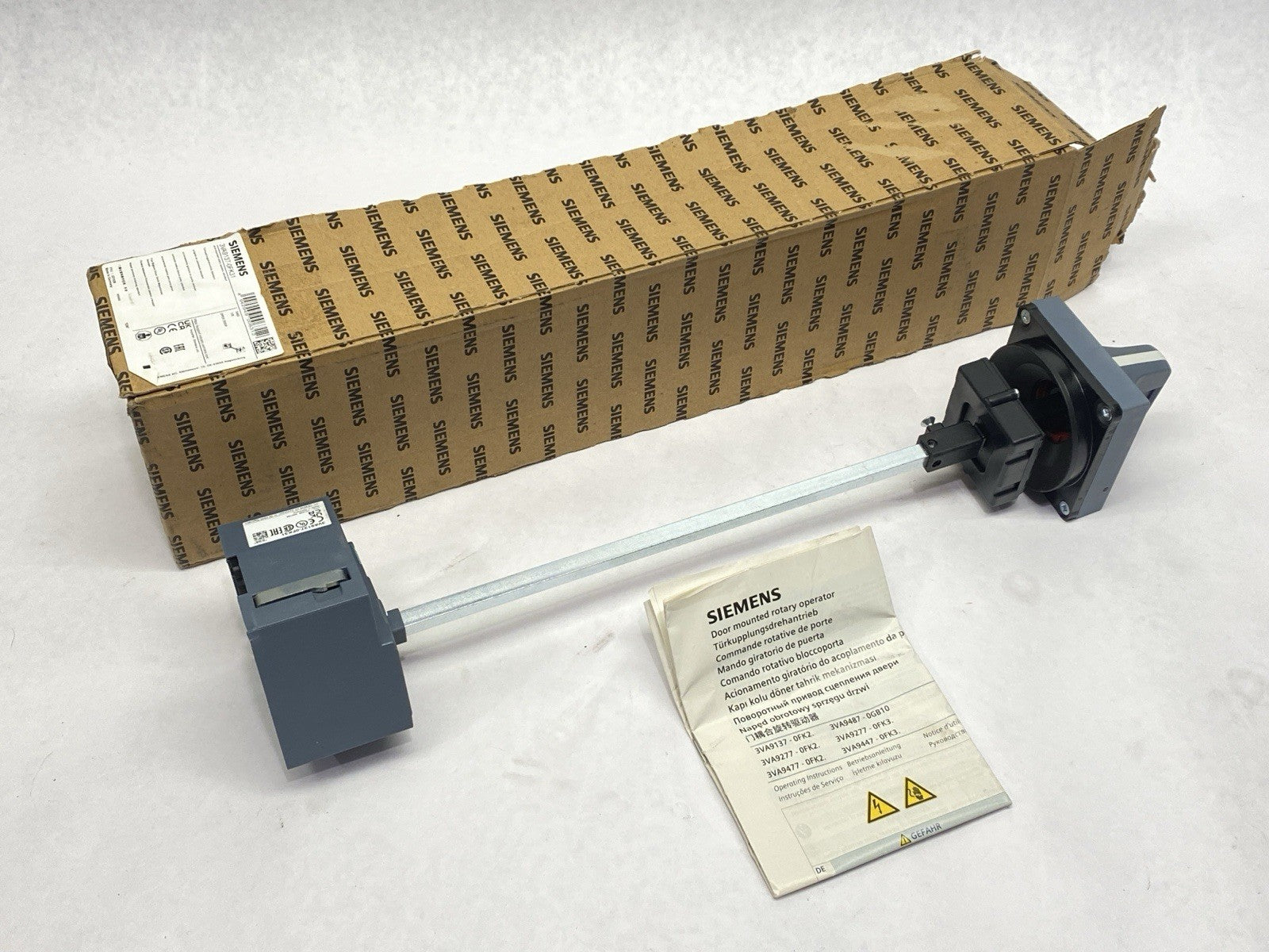 3VA9137-0FK31 | Siemens Door Mounted Rotary Operator DAMAGED CASE - For parts or not working - Maverick Industrial Sales