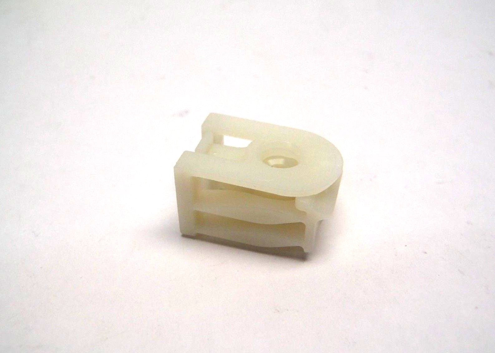 Lot of (300) White Clip Style Cable Tie Mount Vario Clip 1/2" x 1" - Maverick Industrial Sales