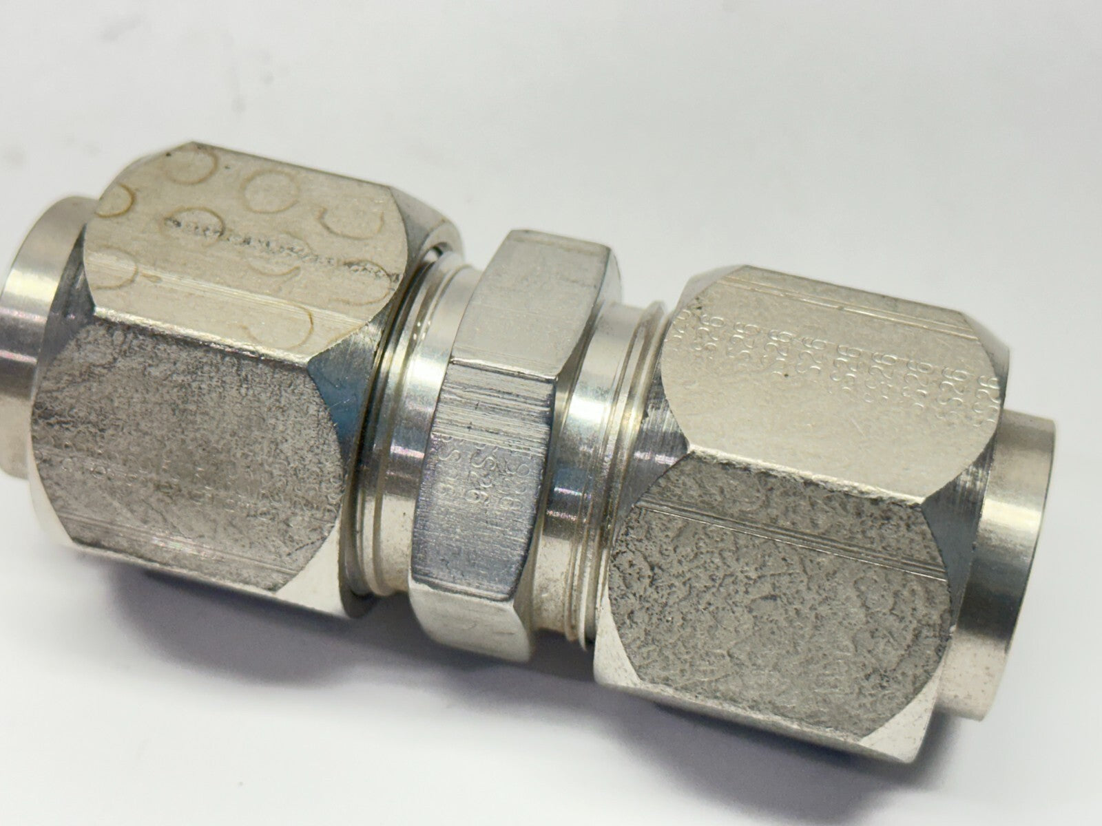 Parker 24 HBTX-SS Triple Lok 37 Degree Flare Union Stainless Steel 1-1/2" - Maverick Industrial Sales