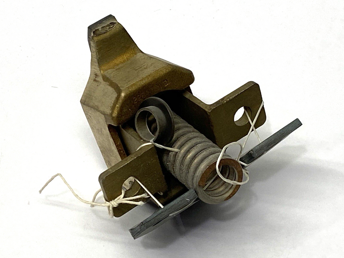 22B1721D1 | Westinghouse Stationary Contact Assembly - New – Open box - Maverick Industrial Sales
