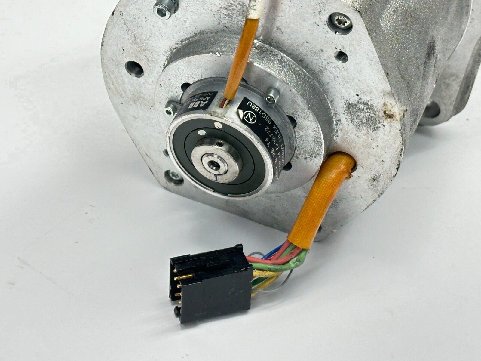 ABB Robotics 3HNP01724-1 Servo Motor PS 130/6-50-P-PMB-4329 - Maverick Industrial Sales