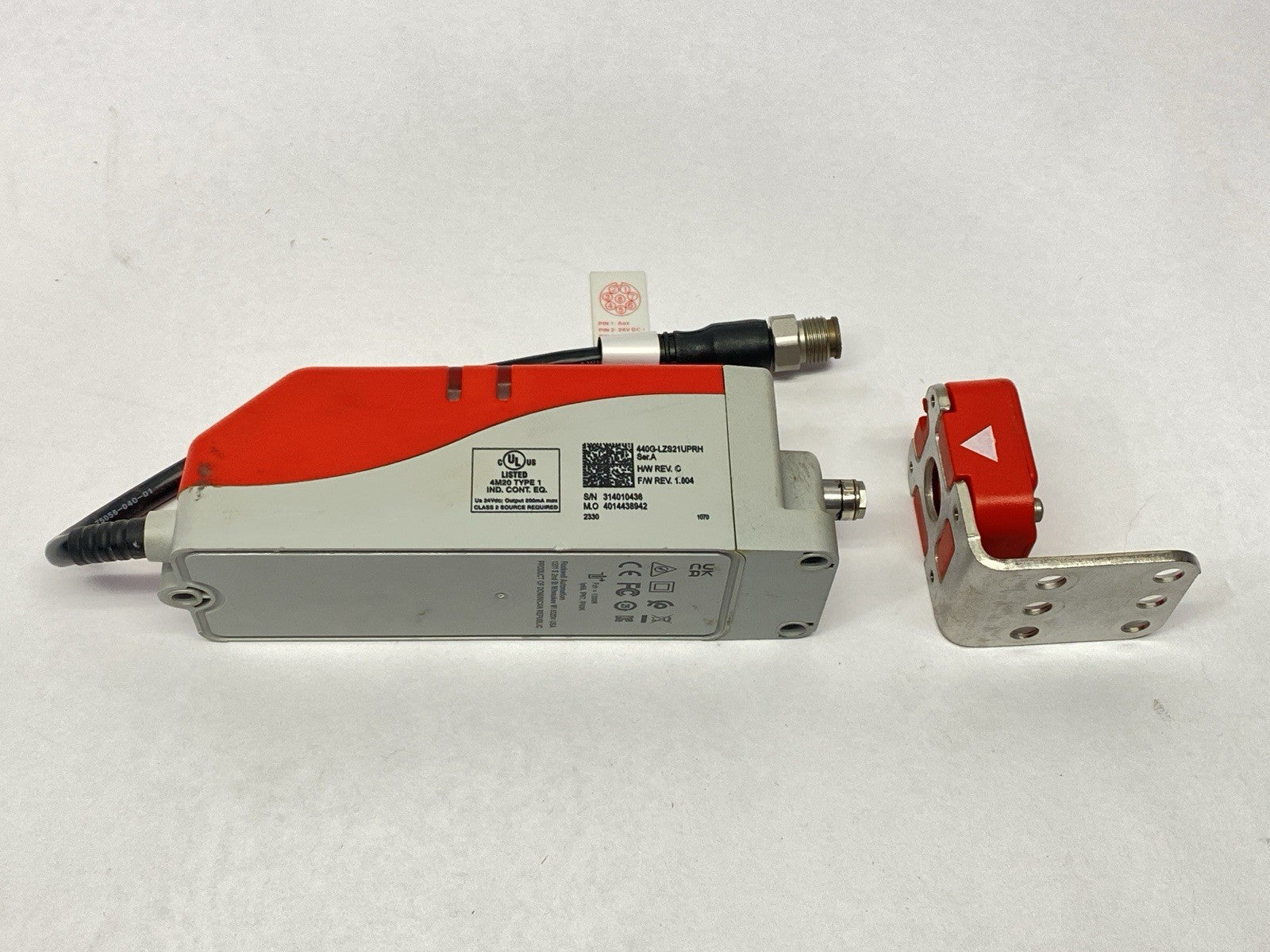 440G-LZS21UPRH | Allen Bradley Ser A GuardMaster Interlock Switch w/440G-LZAUPR - Used - Maverick Industrial Sales