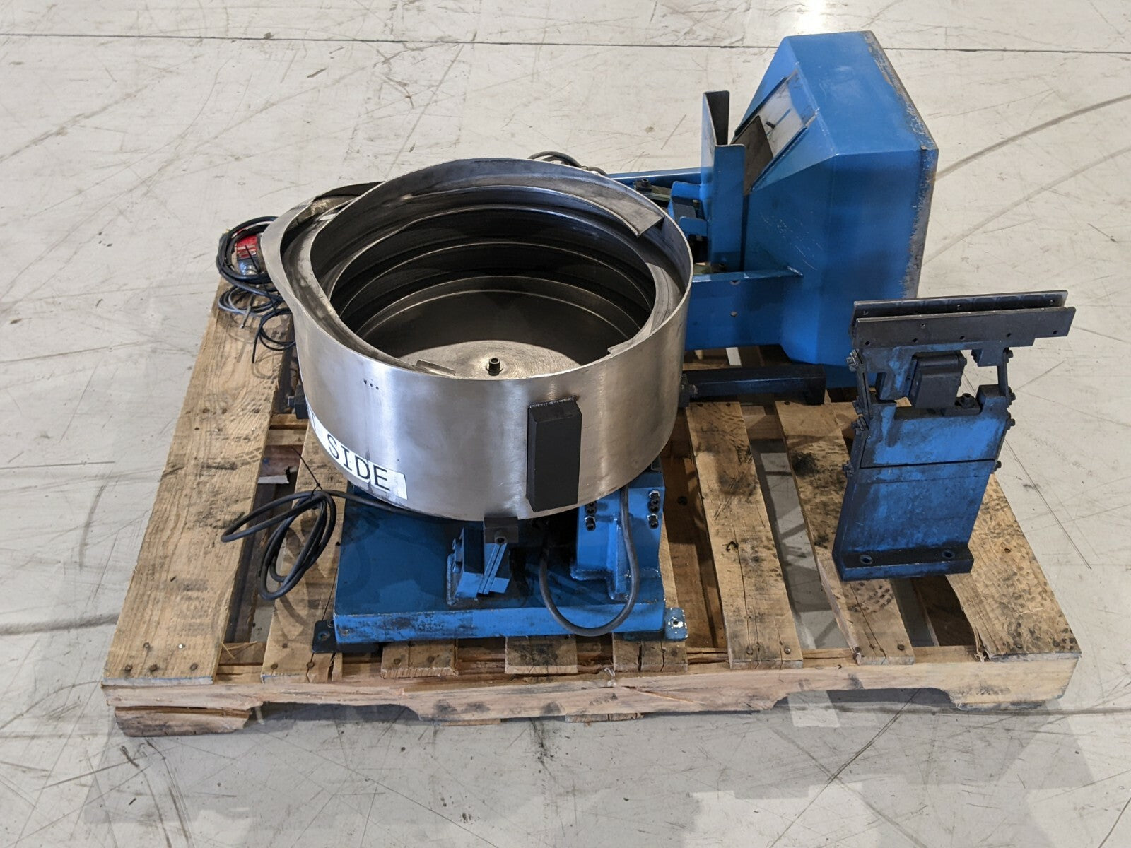 Vibra-Flight 76018 Vibratory Feeder System w/ Bowl, Inline, Hopper, FC-102 Plus - Maverick Industrial Sales
