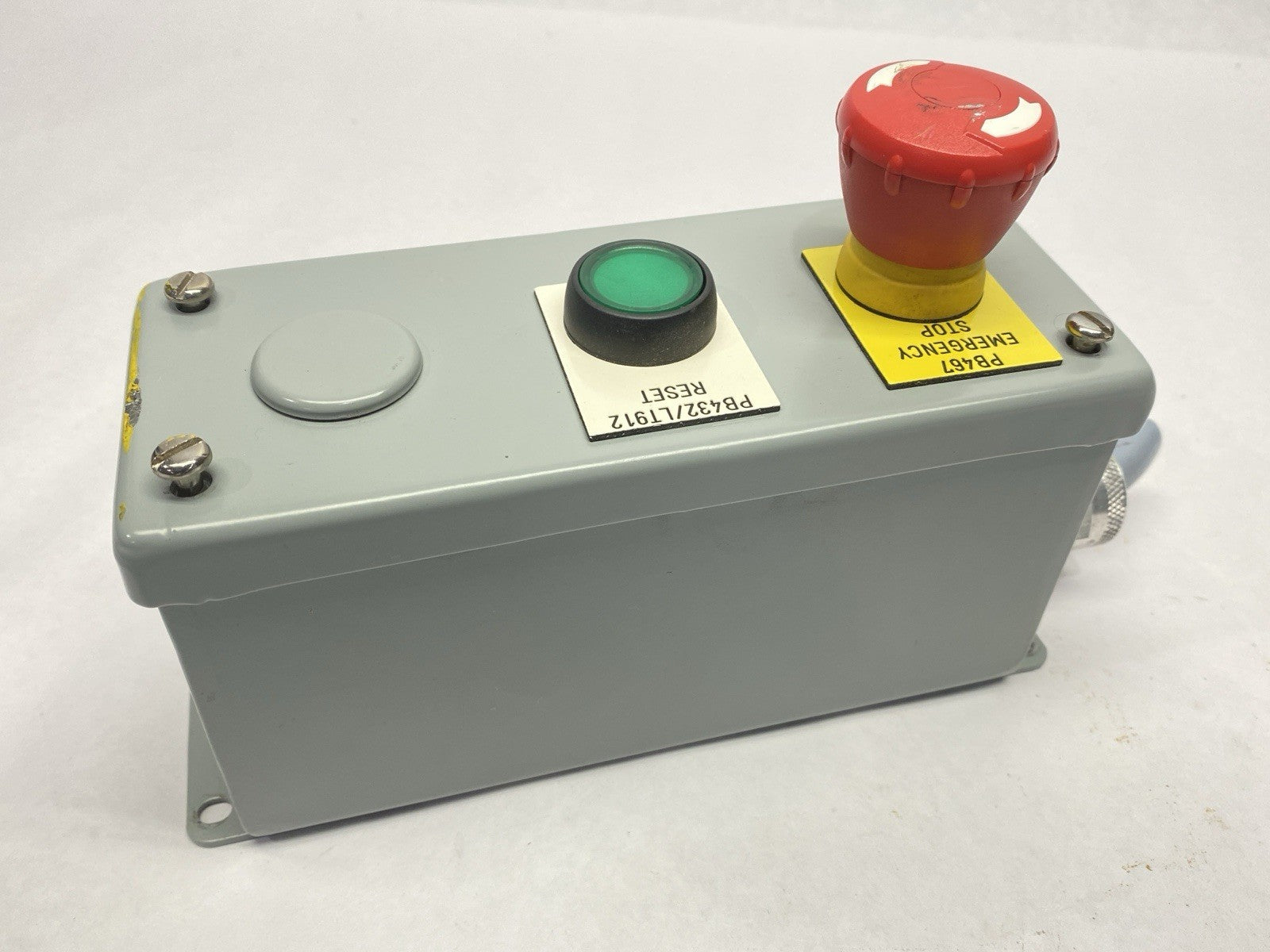 E3PBGXM | Hoffman Enclosure w/ Allen Bradley 800FP-LF3 800FP-MT44 - Used - Maverick Industrial Sales