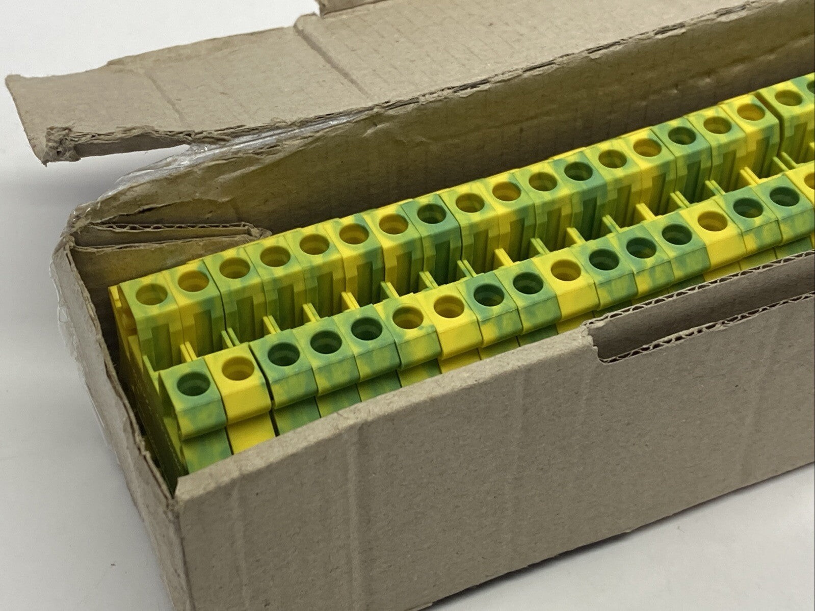 Siemens 8WH1000-0CG07 Ground Terminal Block Green/Yellow LOT OF 49 - Maverick Industrial Sales
