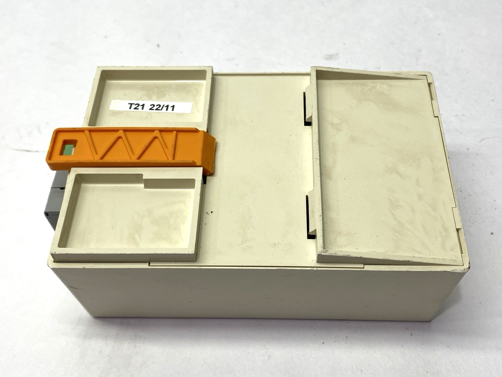 EM-DUO 120/15 | Phoenix Contact Dual Power Outlet DIN Rail Mounted 125VAC 5600461 - Used - Maverick Industrial Sales