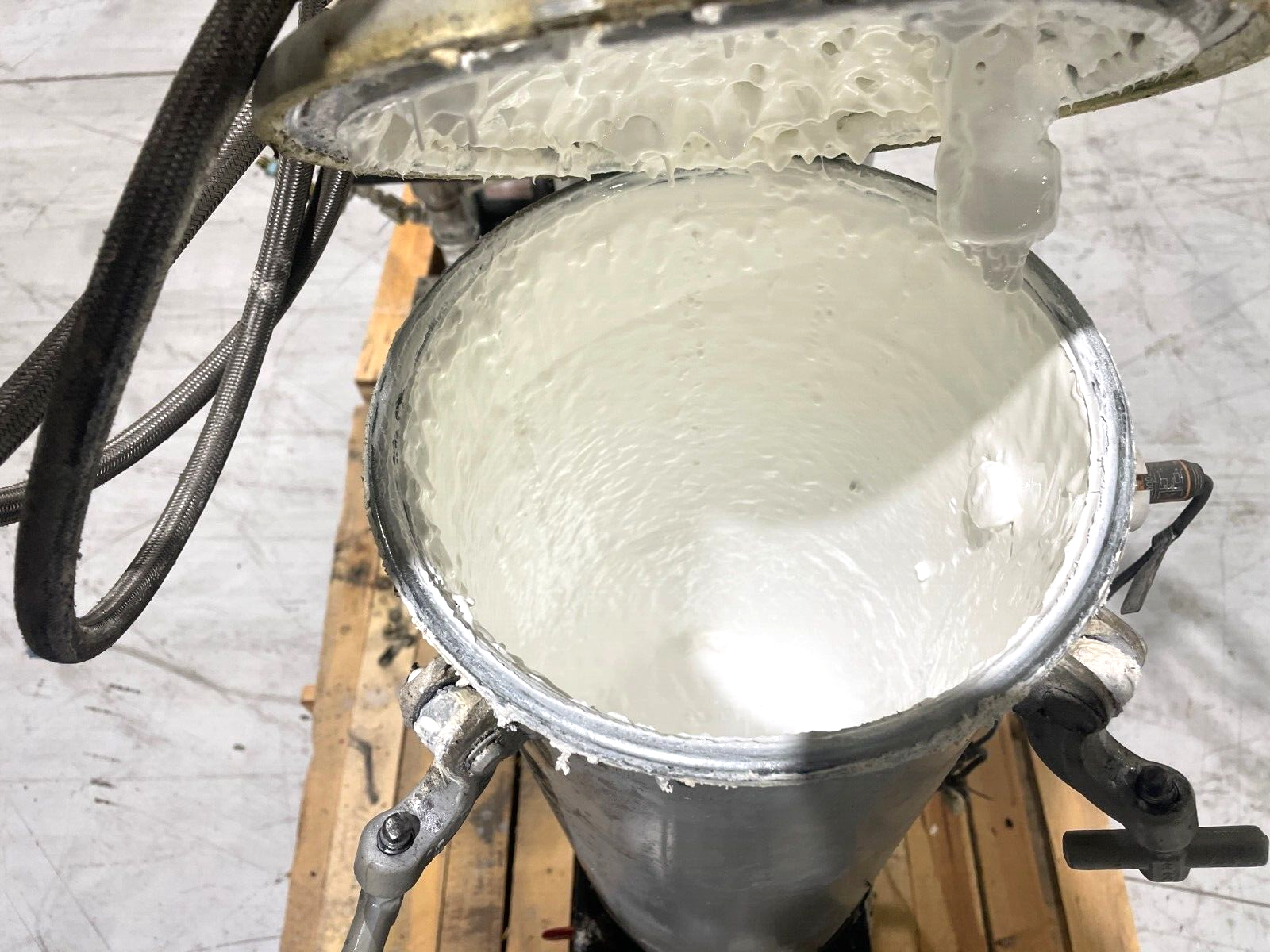 Liquid Control Tanks ARO 651605 Pump, Welch Duo-Seal Vacuum, Silicone Dispensing - Used - Maverick Industrial Sales