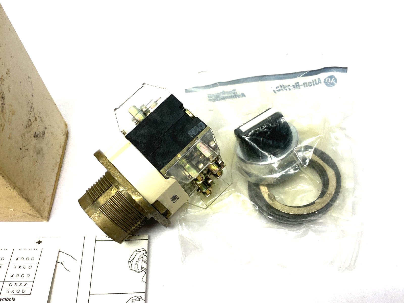 800T-N2KF4B | Allen Bradley Ser. T Selector Switch 4-Position Maintained, Knob - New – Open box - Maverick Industrial Sales