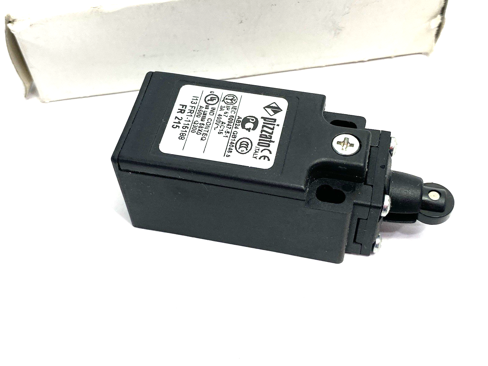 FR 215 | Pizzato Position Switch with Roller Piston Plunger 1NO-1NC Snap Action - New – Open box - Maverick Industrial Sales