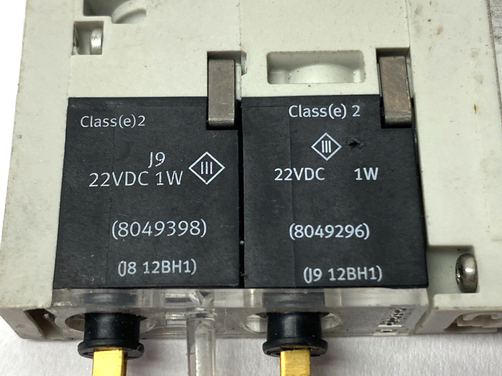 VUVG-B10-T32C-AZT-F-1T1L | Festo Pneumatic Solenoid Valve 573410 NO GASKET - Used - Maverick Industrial Sales