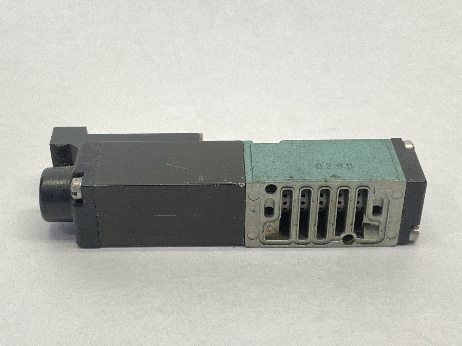 M10SA400M | Numatics Pneumatic Solenoid Valve 24VDC - Used - Maverick Industrial Sales