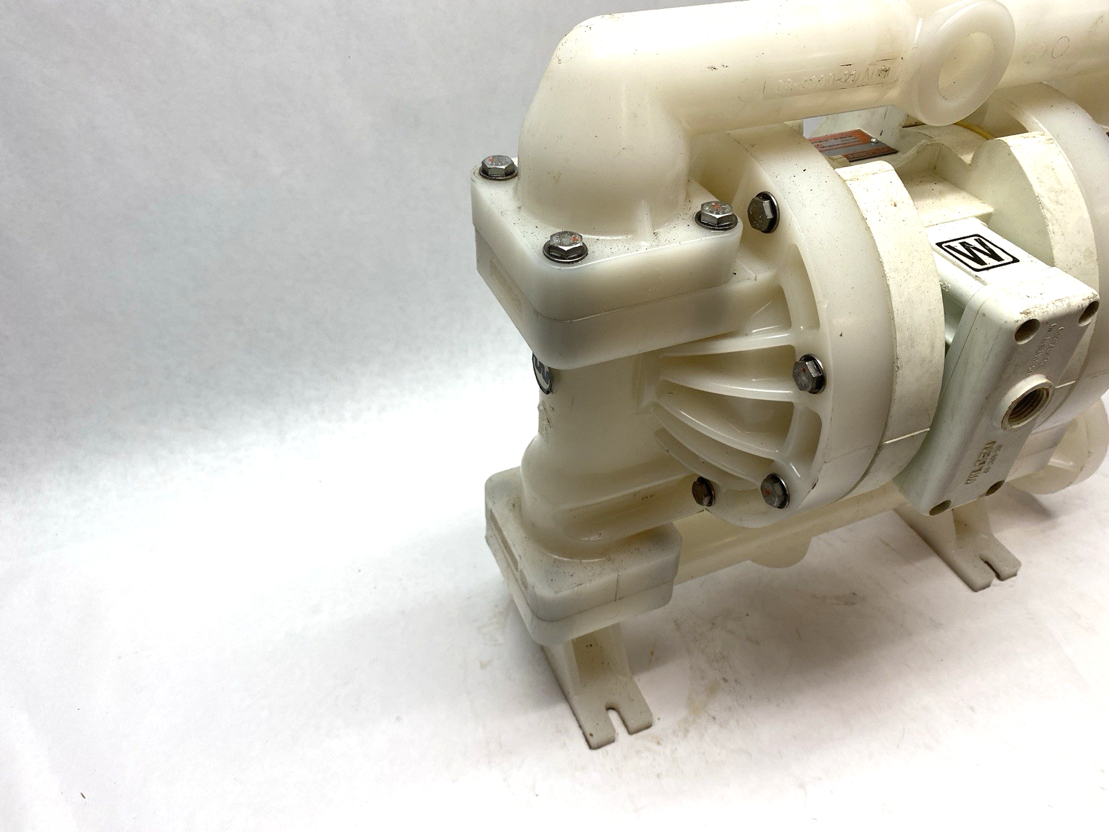 Wilden 02-10588 Pro-Flo 1" (25mm) Bolted Plastic Pneumatic Double Diaphragm Pump - Maverick Industrial Sales