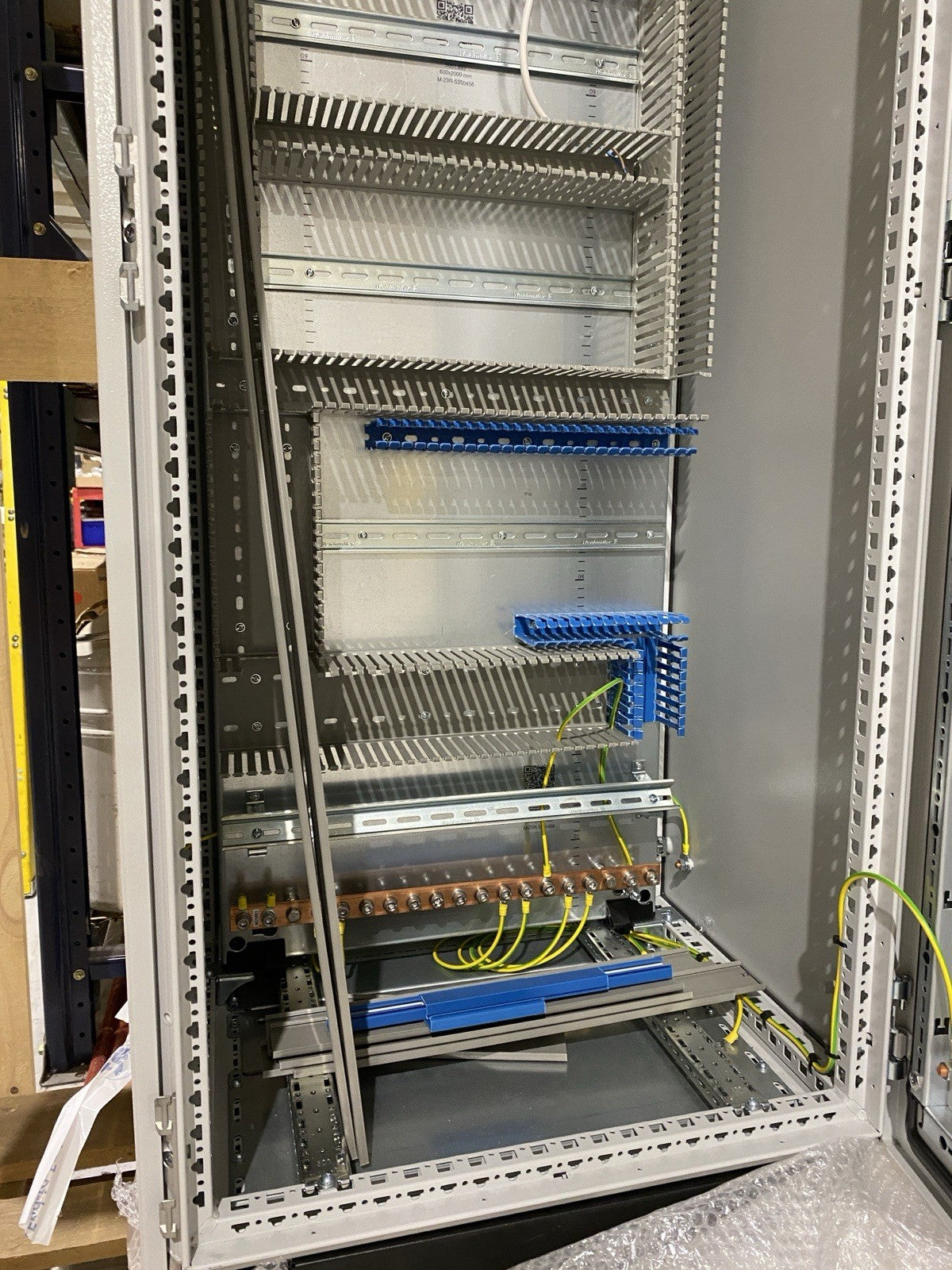 VX 8605.000 | Rittal VX 8605000 Enclosure Frame Basic with Back Plate. - New – Open box - Maverick Industrial Sales