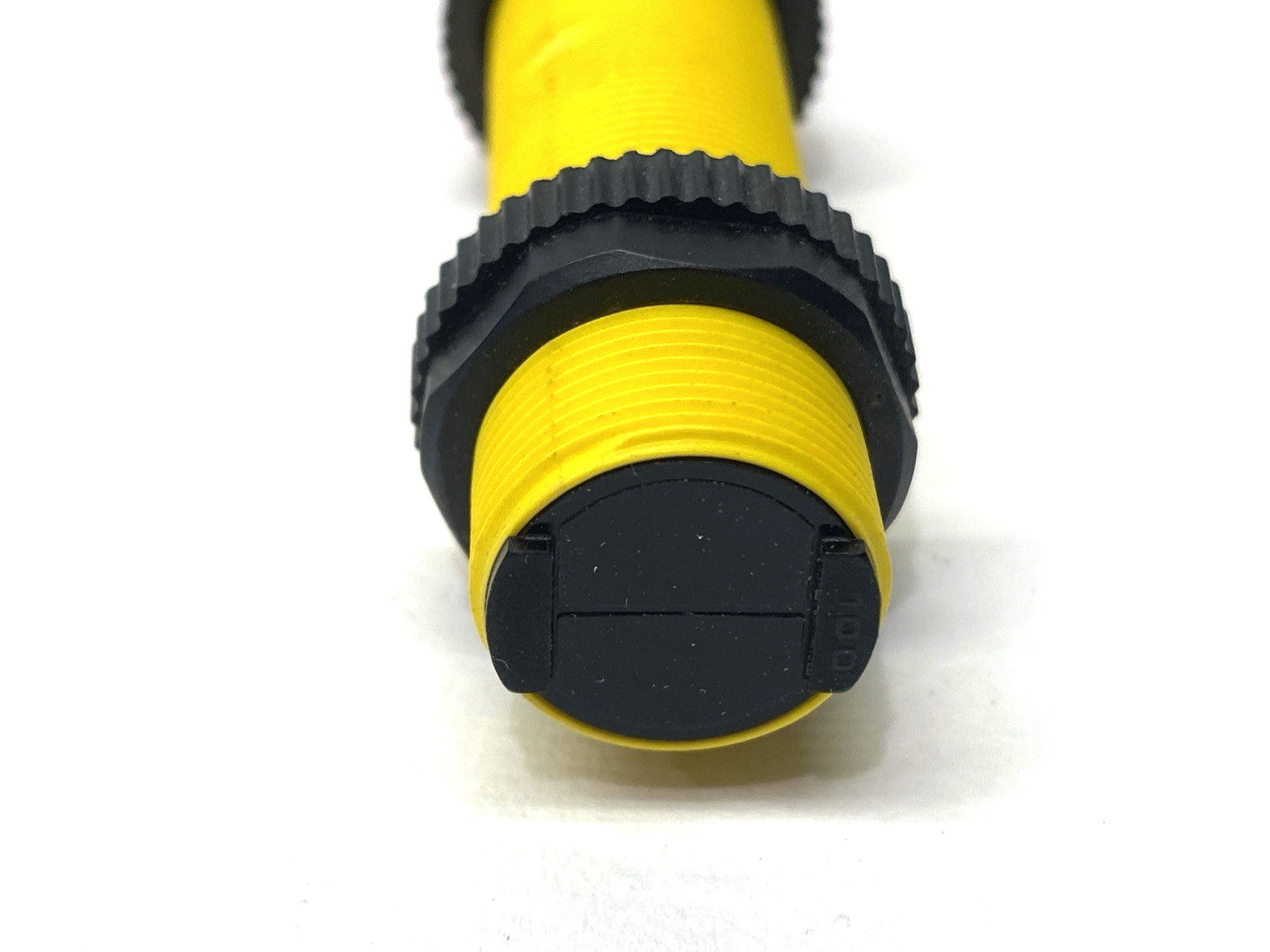 Banner S18AW3FF100Q1 Photoelectric EZ-BEAM Sensor 4-Pin 230-250VAC 33691 - Maverick Industrial Sales