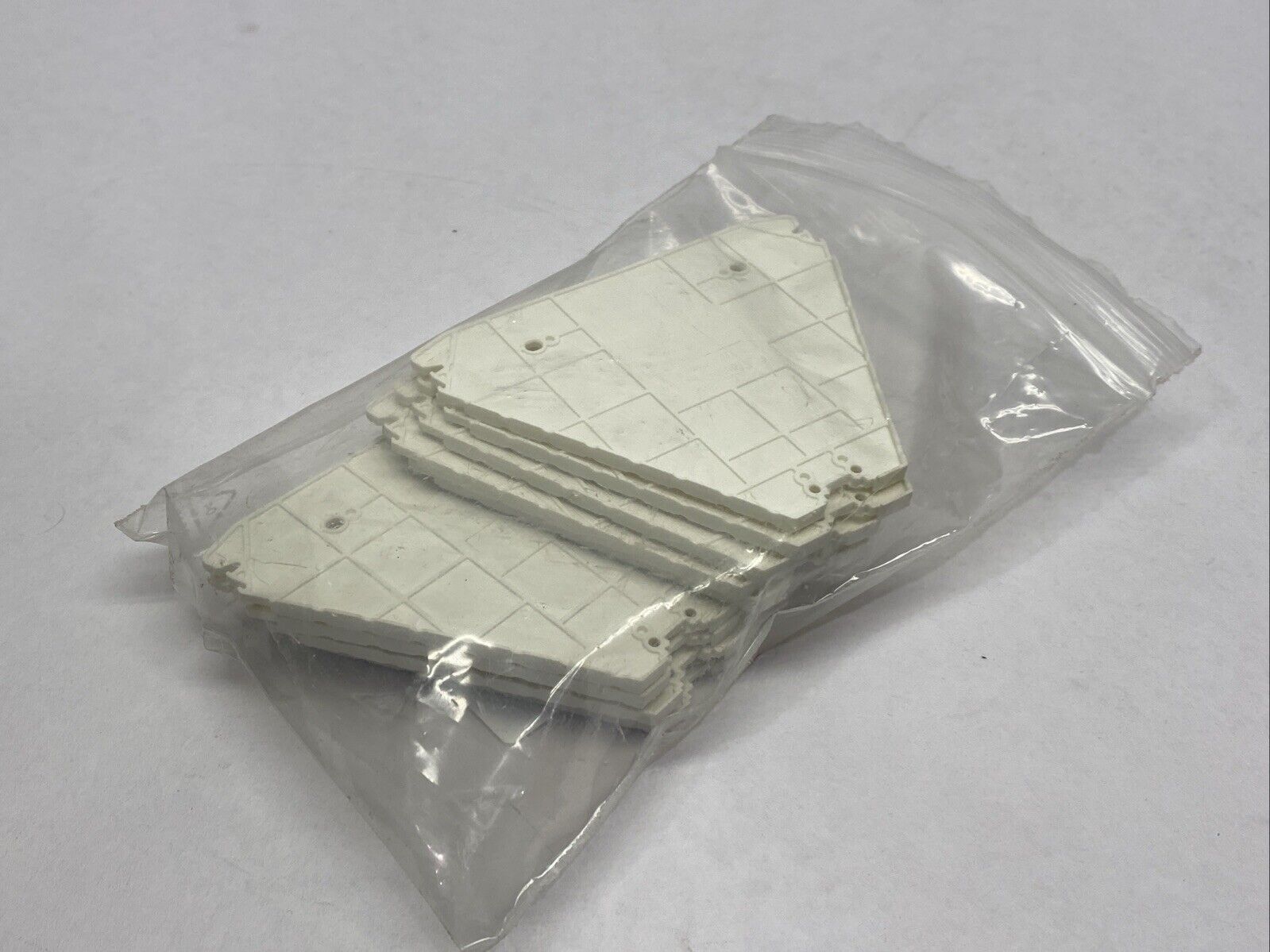 Phoenix Contact D-PTRV 8 WH Terminal Block End Covers White 3270154 LOT OF 10 - Maverick Industrial Sales