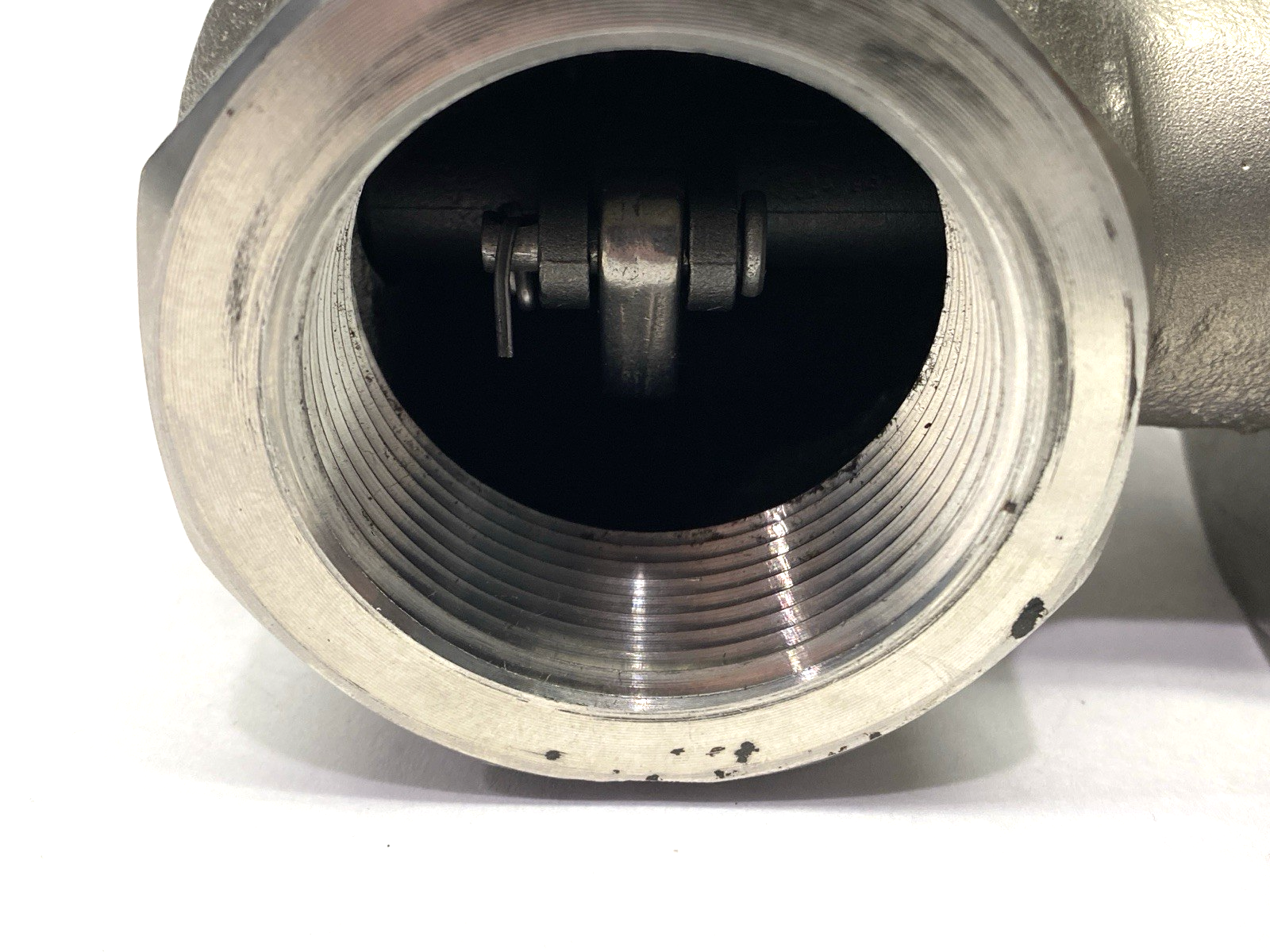 N/A | PT Cam & Groove Hose Coupling Size 2, Socket w/ Shut-Off Valve 1-1/2 NPT Female - New – Open box - Maverick Industrial Sales