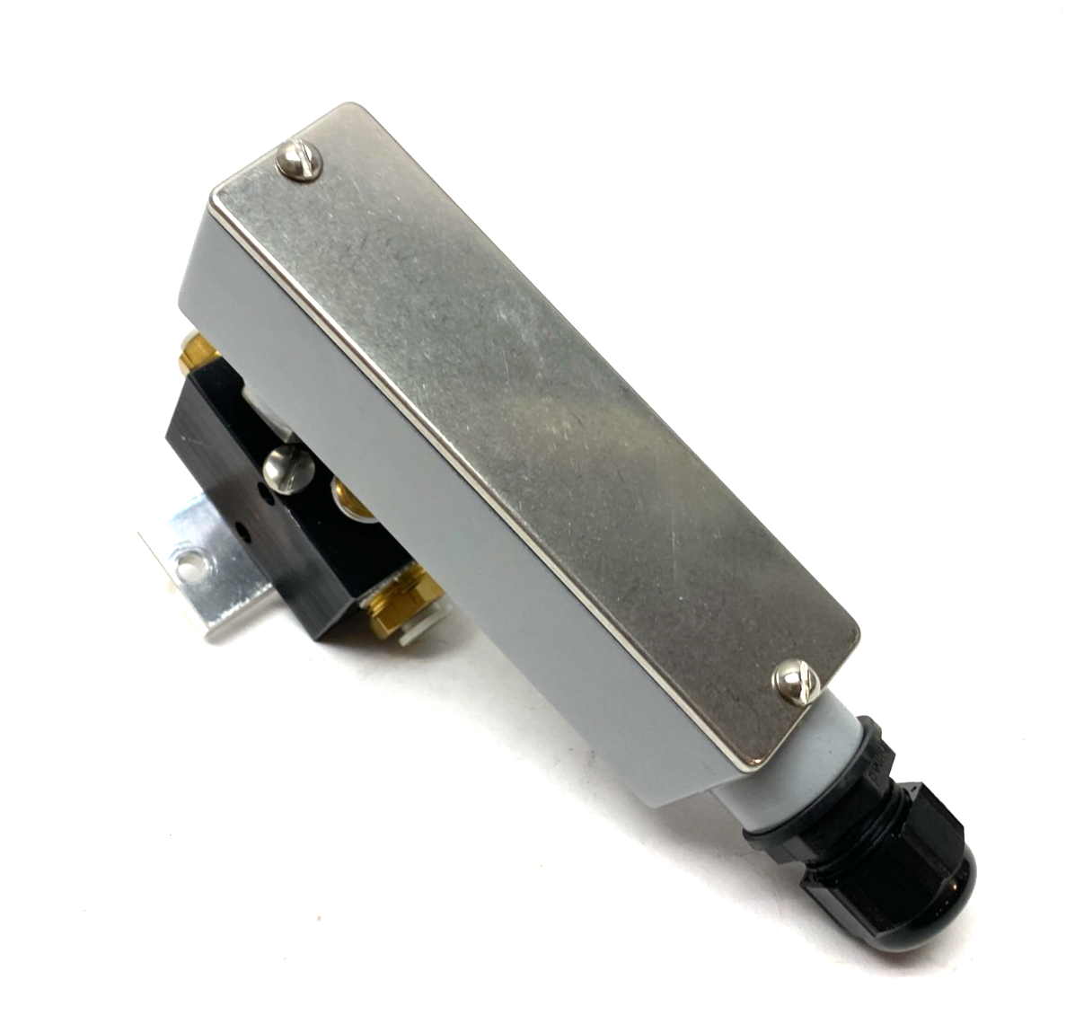 626-09-CB-P1-E5-S9 | Dwyer Industrial Pressure Transmitter w/ MRA-2DC Manifold - New – Open box - Maverick Industrial Sales