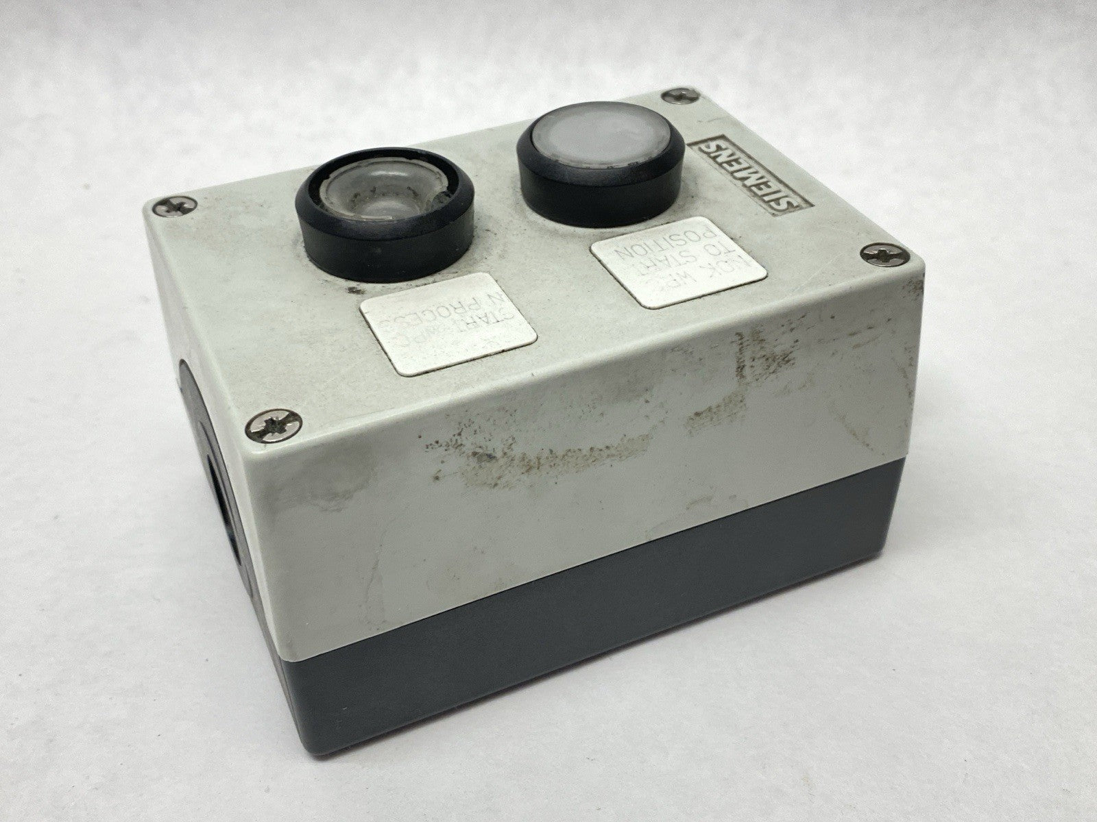 3SU1802-0AA00-0AB1 | Siemens Pushbutton Enclosure Assembly w/ White Illuminated - Used - Maverick Industrial Sales