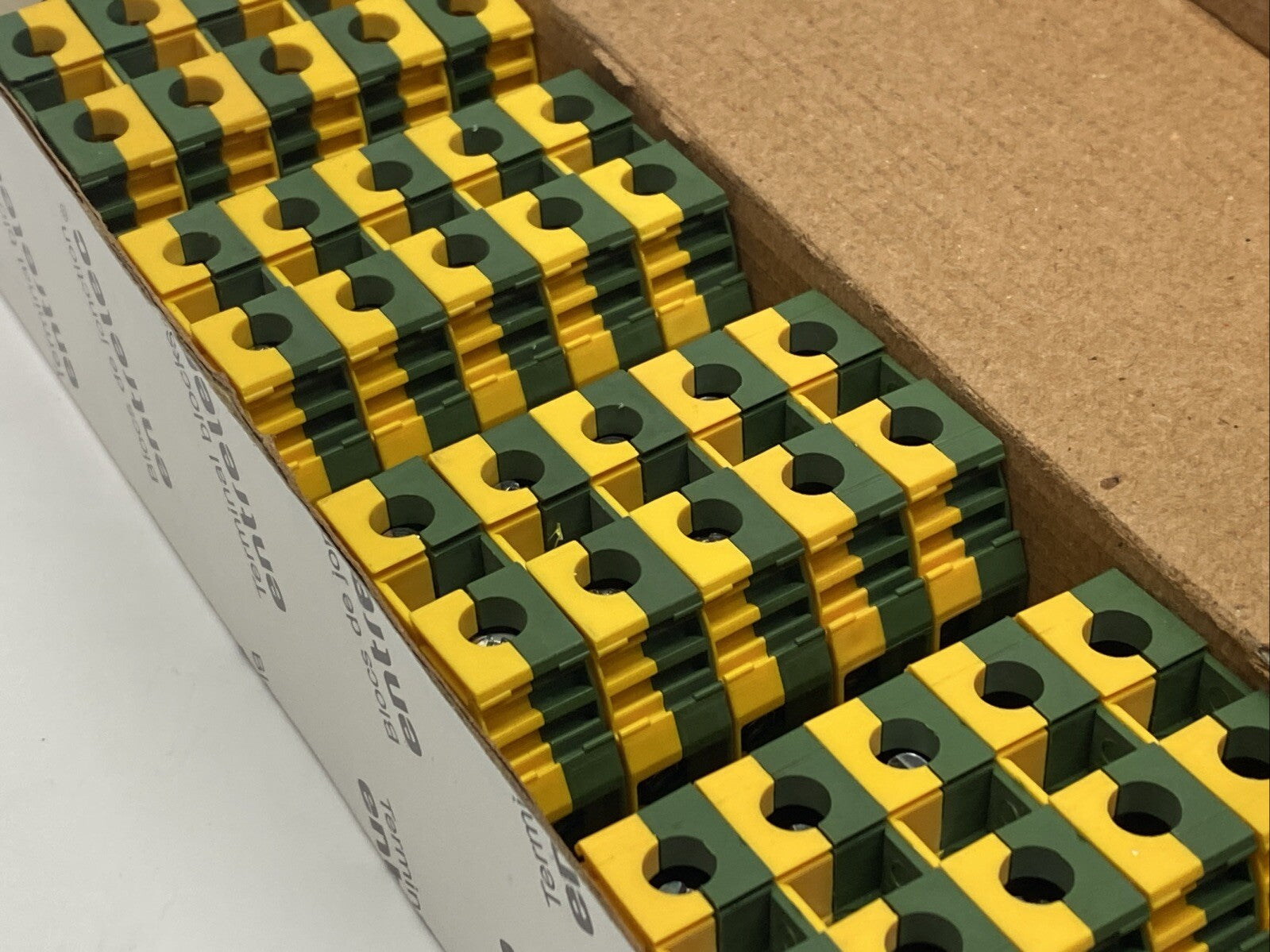ABB 1SNA165130R2300 Ground Terminal Block Green/Yellow M16/12.P LOT OF 20 - Maverick Industrial Sales