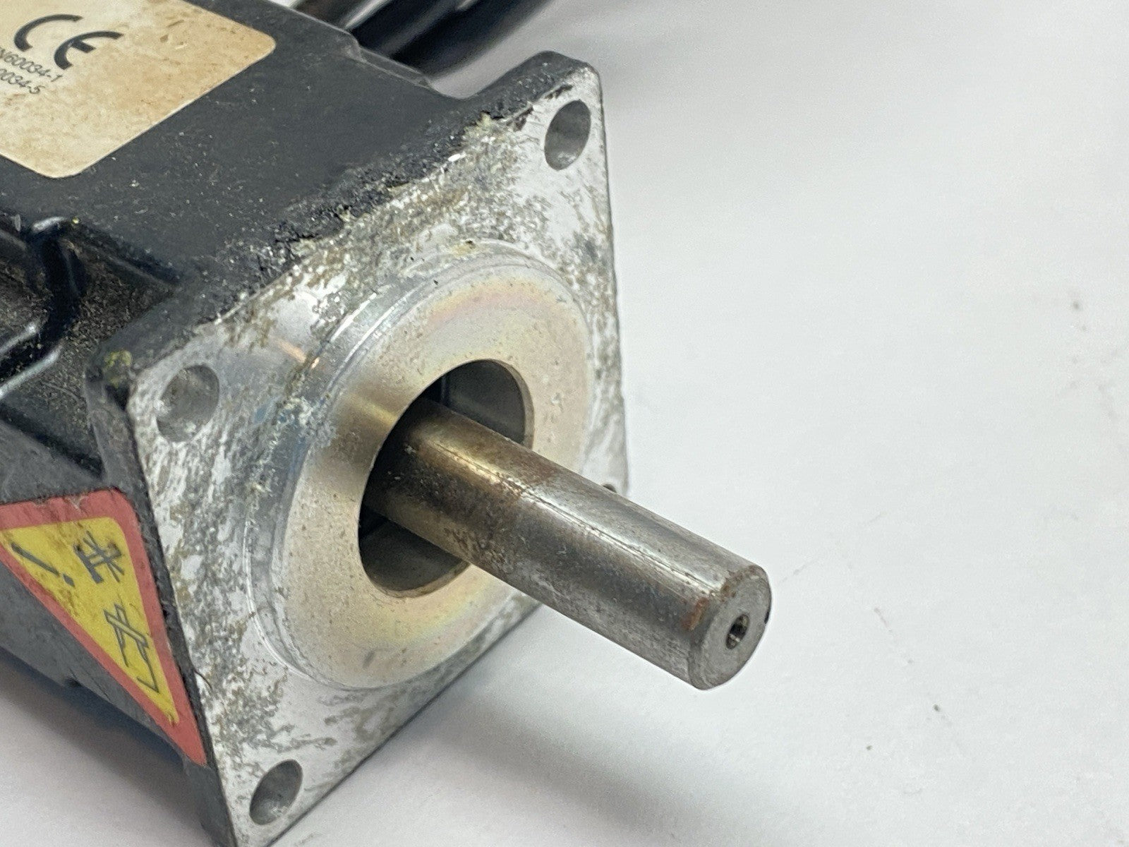 AKM11B-ANMN2-00 | Kollmorgen Servo Motor 0.183Nm 8000RPM 320VDC - For parts or not working - Maverick Industrial Sales