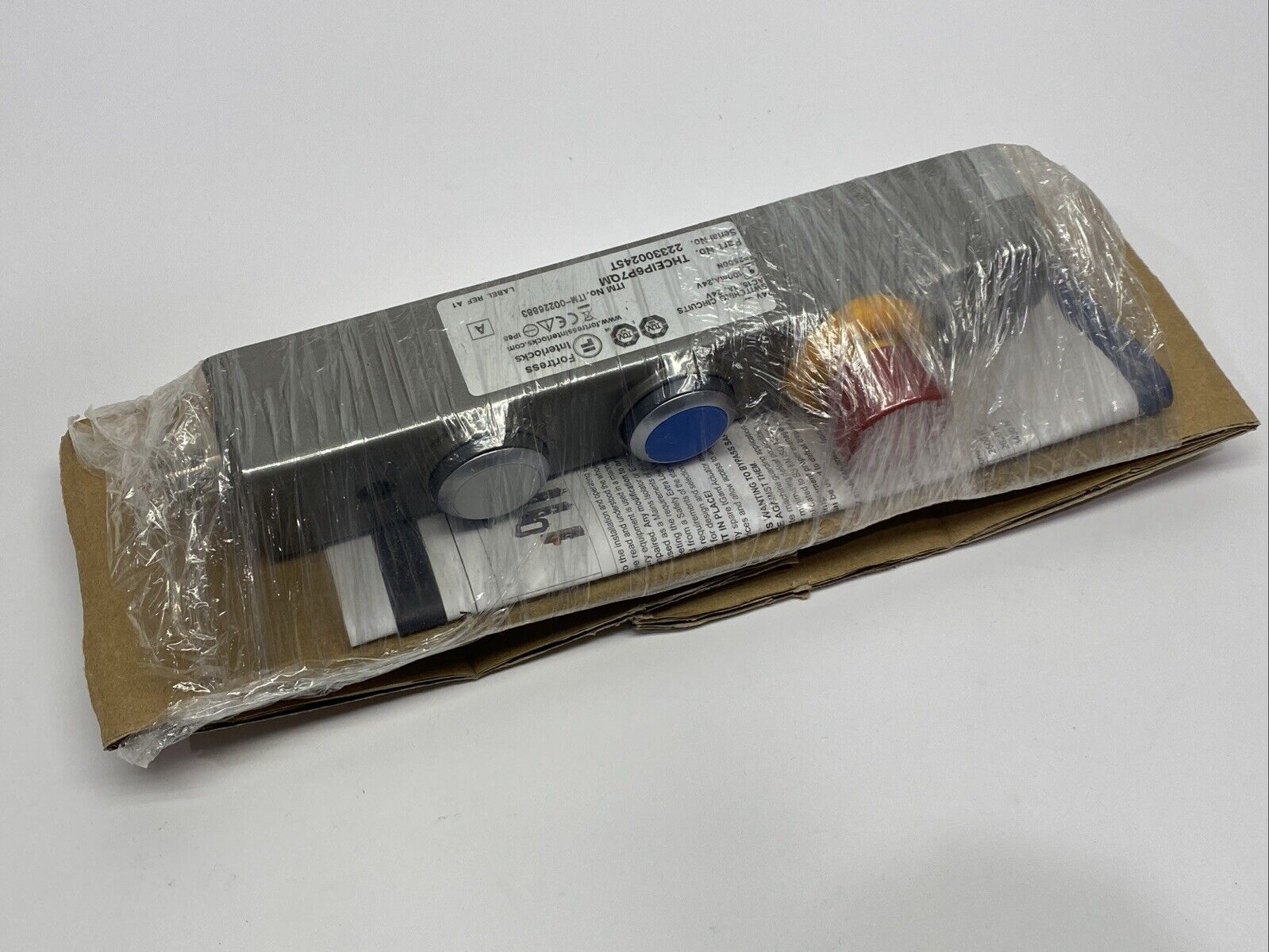 Fortress Interlocks THCEIP6P7QM Independently Wired Illuminated E-Stop - New – Open box - Maverick Industrial Sales