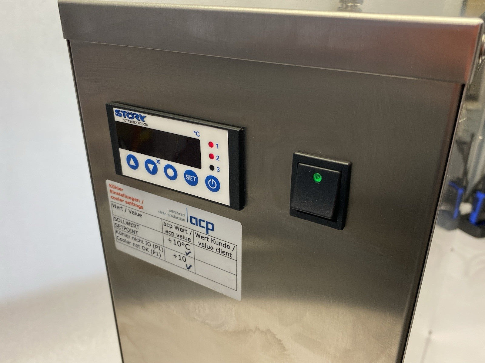 FRYKA CO2-Kühler Minikühler V200 0,140kg Capacity 110V/60Hz 6,0A - Maverick Industrial Sales