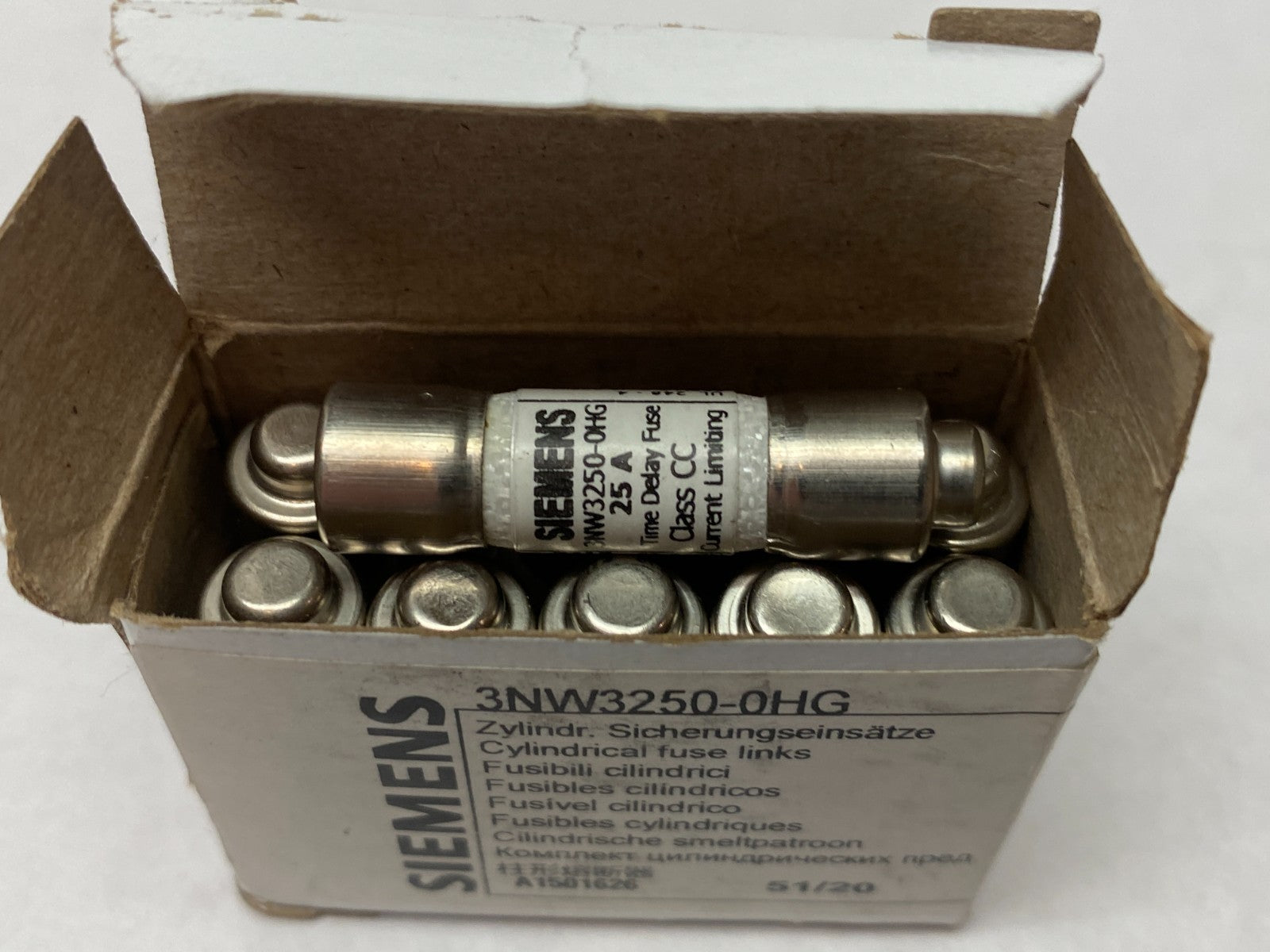 3NW3200-0HG | Siemens SENTRON Cylindrical Fuse, Slow-Blow, 20A, BOX OF 10- New – Open box - Maverick Industrial Sales
