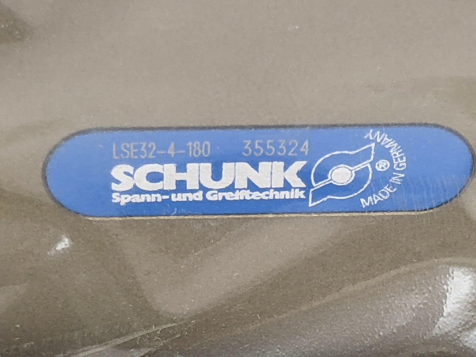 Schunk LSE-32-4-180 Pneumatic Light Swivel Unit 0355324 - Maverick Industrial Sales