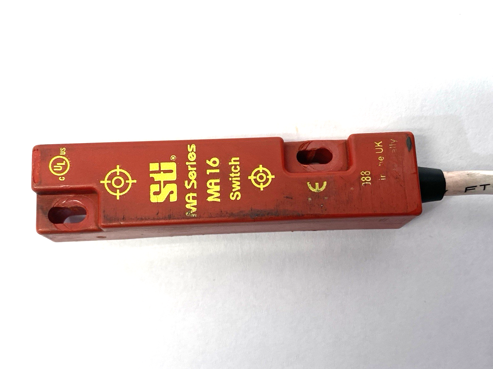 MA-16DP10C6 | Omron Sti Non-Contact Safety Switch CORD CUT SHORT - Used - Maverick Industrial Sales