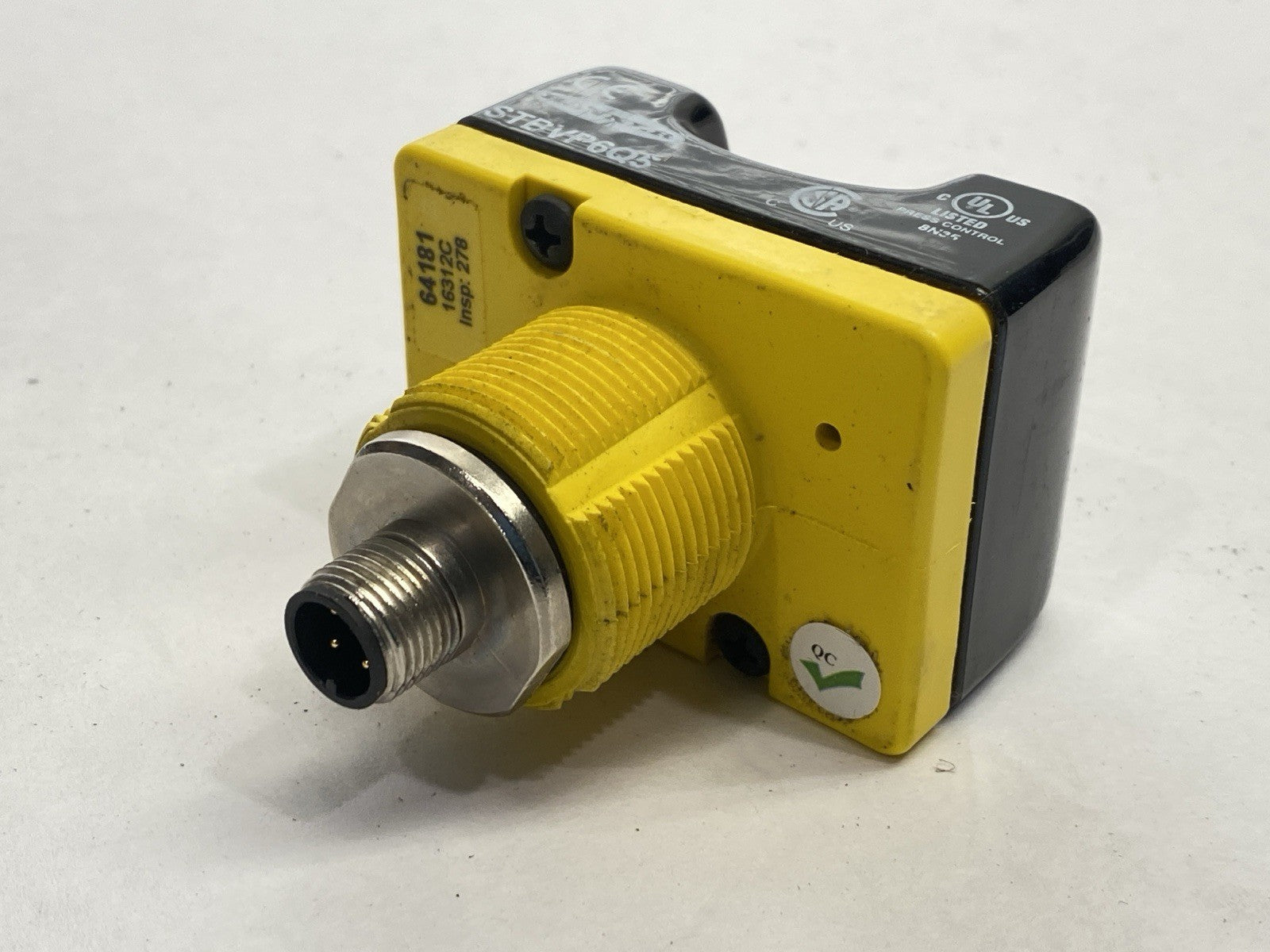 Banner STBVP6Q5 Self-Checking Touch Button w/Yellow F.C. 64181 MISSING HARDWARE - Maverick Industrial Sales