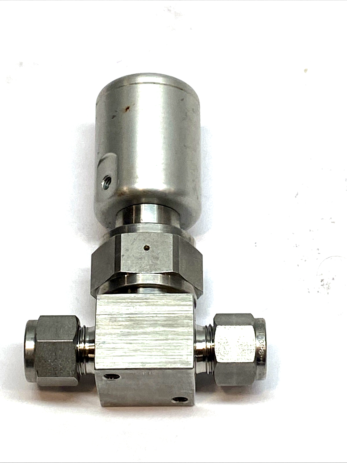 SS-BNS6-C | Swagelok Bellows Valve 3/8" Tube NC Pneumatic 316L High Purity - Used - Maverick Industrial Sales