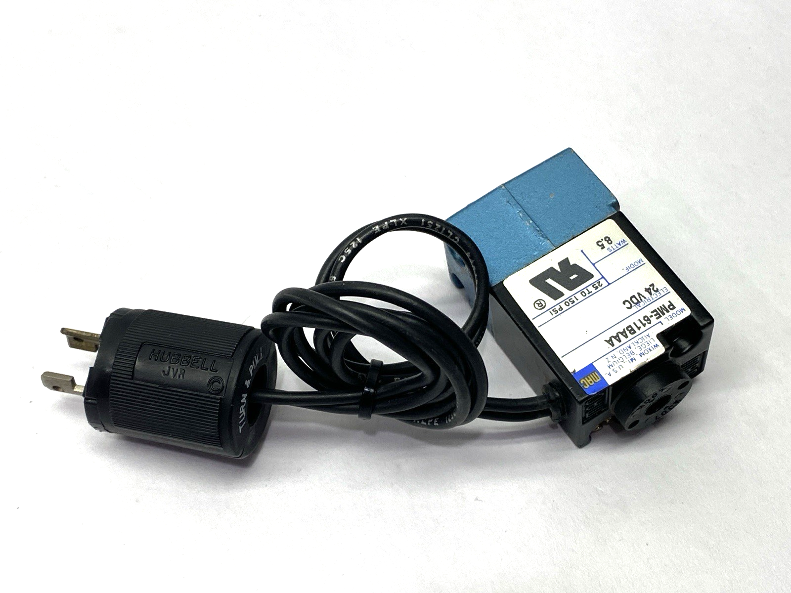 PME-611BAAA | MAC Valves Solenoid Coil 25-150PSI 8.5W 24VDC MISSING SCREW - Used - Maverick Industrial Sales