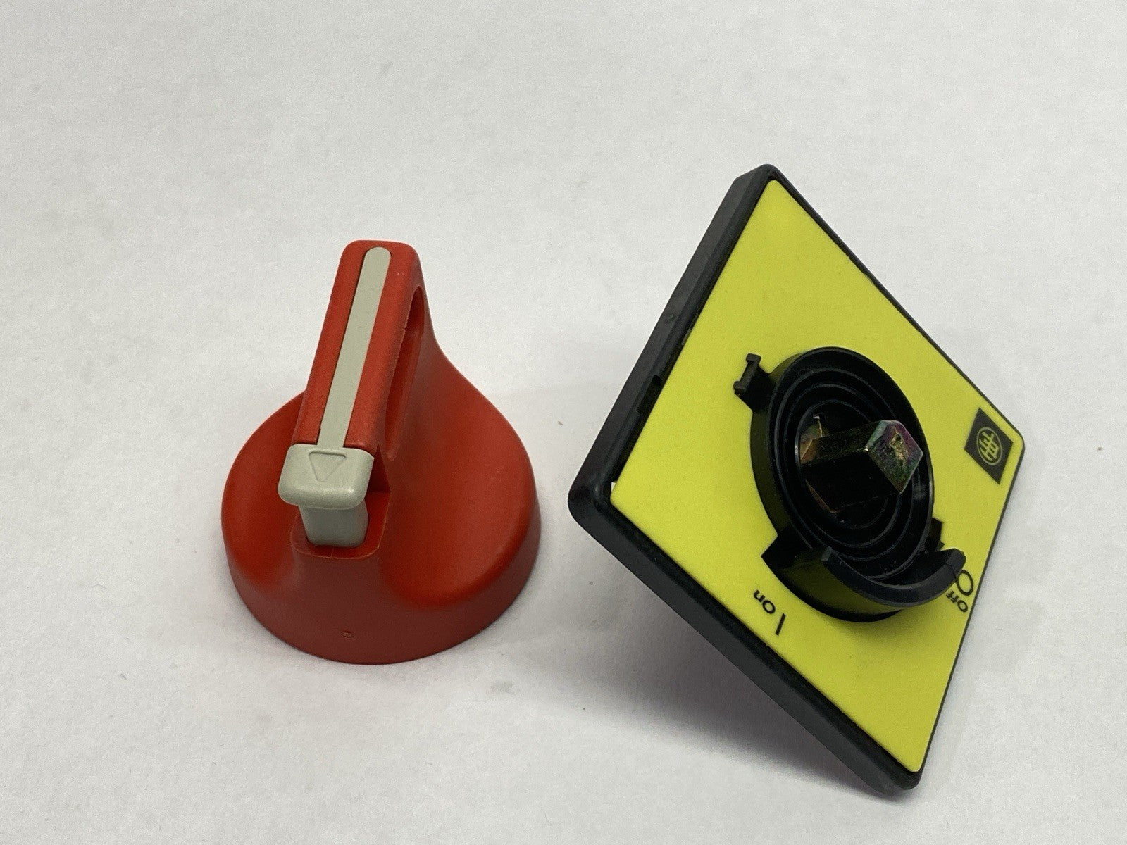Telemecanique KCF2PZ Operator Handle Red/Yellow 60 x 60mm - Maverick Industrial Sales