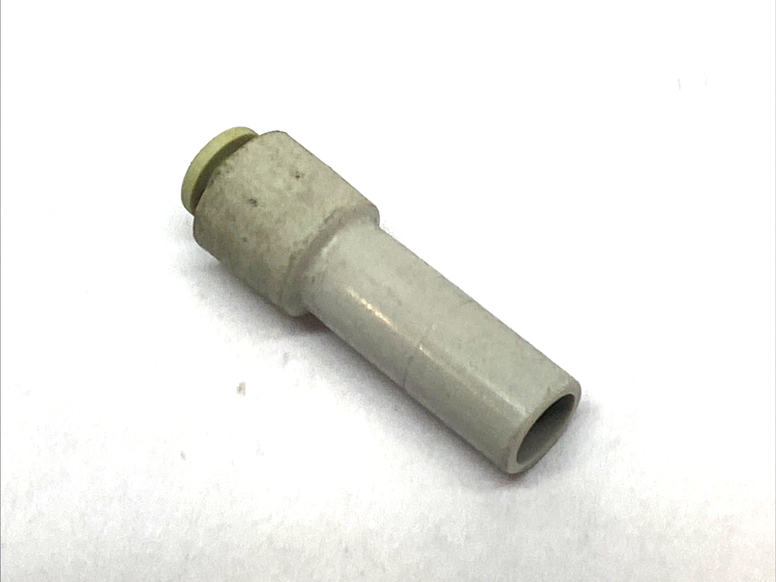 KQ2R04-10A | SMC Plug-In Reducer 4mm Tube - 10mm One-Touch Fitting LOT OF 6 - Used - Maverick Industrial Sales