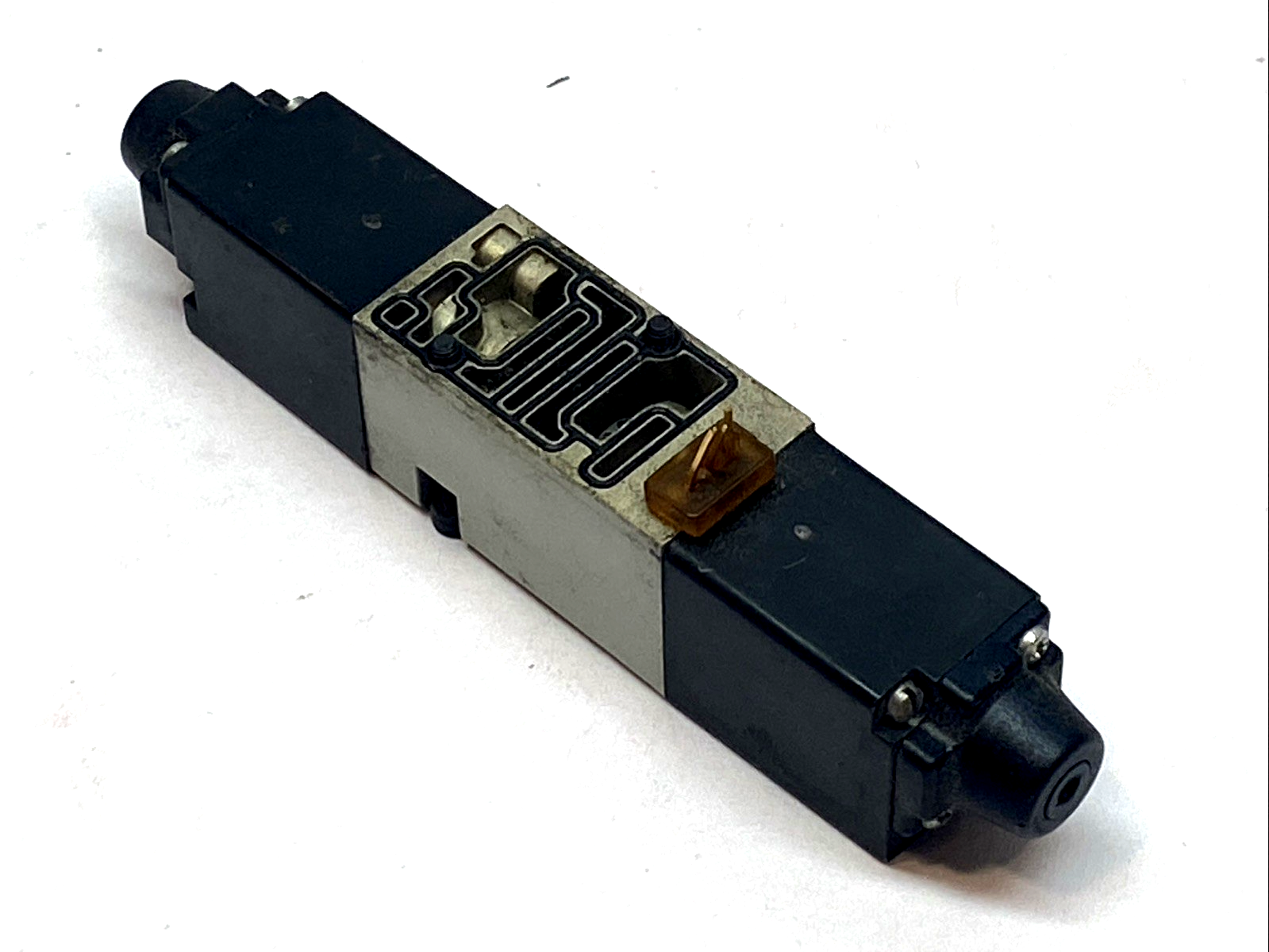 | Numatics 041SS400M0000F Solenoid Valve 3/4-Way 1/8" G Ports Vacuum to 10 Bar - For parts or not working - Maverick Industrial Sales