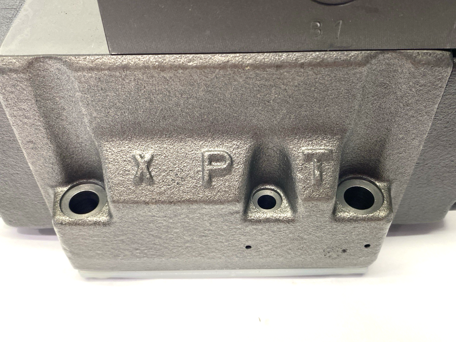 DSHG-04-3C40-D24-5262 | Yuken Hydraulic Directional Solenoid Valve 31.5MPa 4570PSI - New – Open box - Maverick Industrial Sales