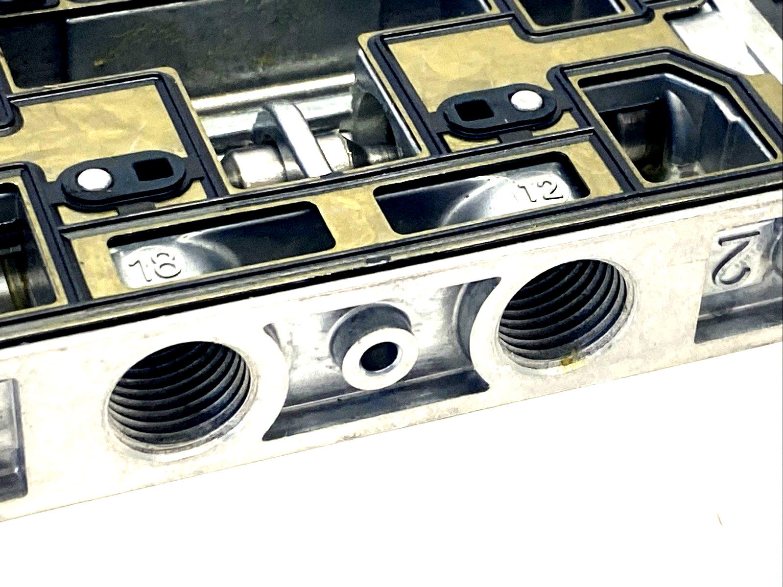 CPV18-M1H-5/3GS-1/4 | Festo Air Solenoid Valve 5/3, Closed, 176061 - New – Open box - Maverick Industrial Sales