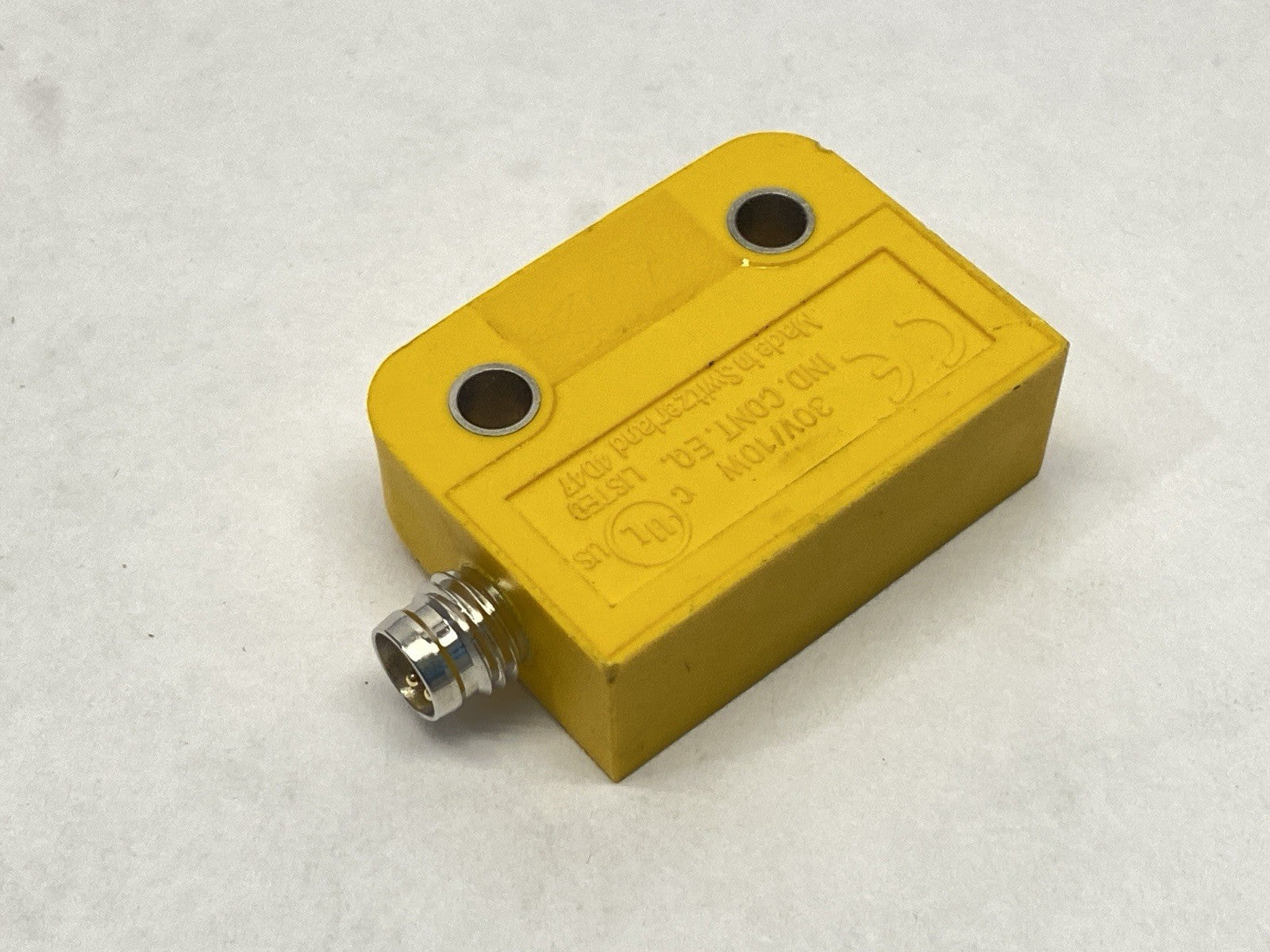 PSEN 1.1p-22 | Pilz V1.1 Magnetic Safety Switch 524122 - Used - Maverick Industrial Sales