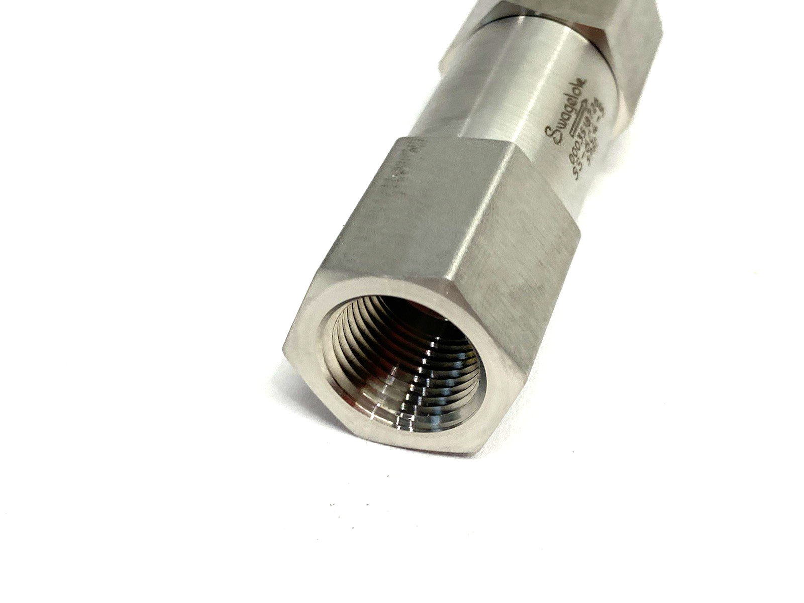 SS-6C4-5 | Swagelok Stainless Steel Poppet Check Valve, Fixed Pressure, 5psi - New – Open box - Maverick Industrial Sales