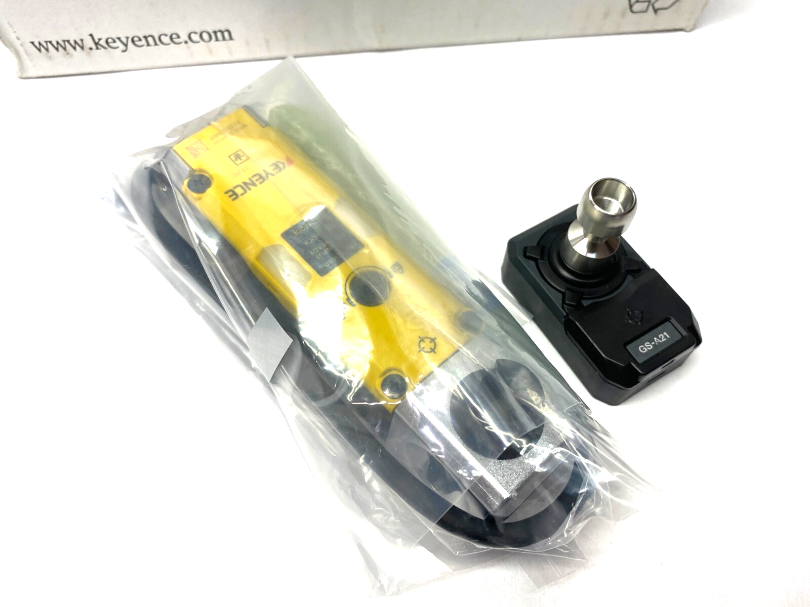 Keyence GS-71PC Power-to-Lock Safety Interlock Switch PNP M12 Connector - Maverick Industrial Sales