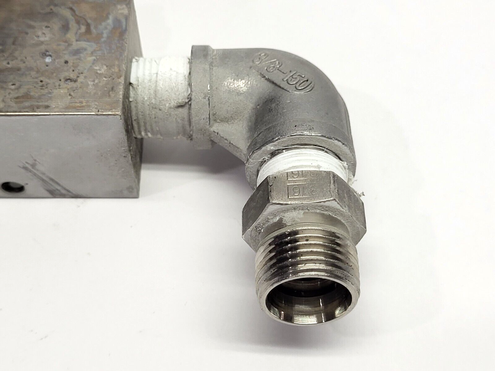 Polyconn PCM20-250-04NP Pneumatic Manifold - Maverick Industrial Sales