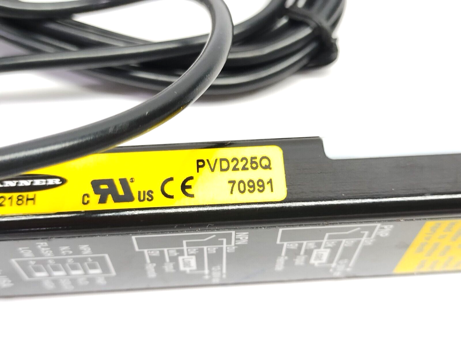 Banner PVD225Q Part Verification Array 225mm 8-Channel, M12 5-Pin 2m, 70991 - Maverick Industrial Sales