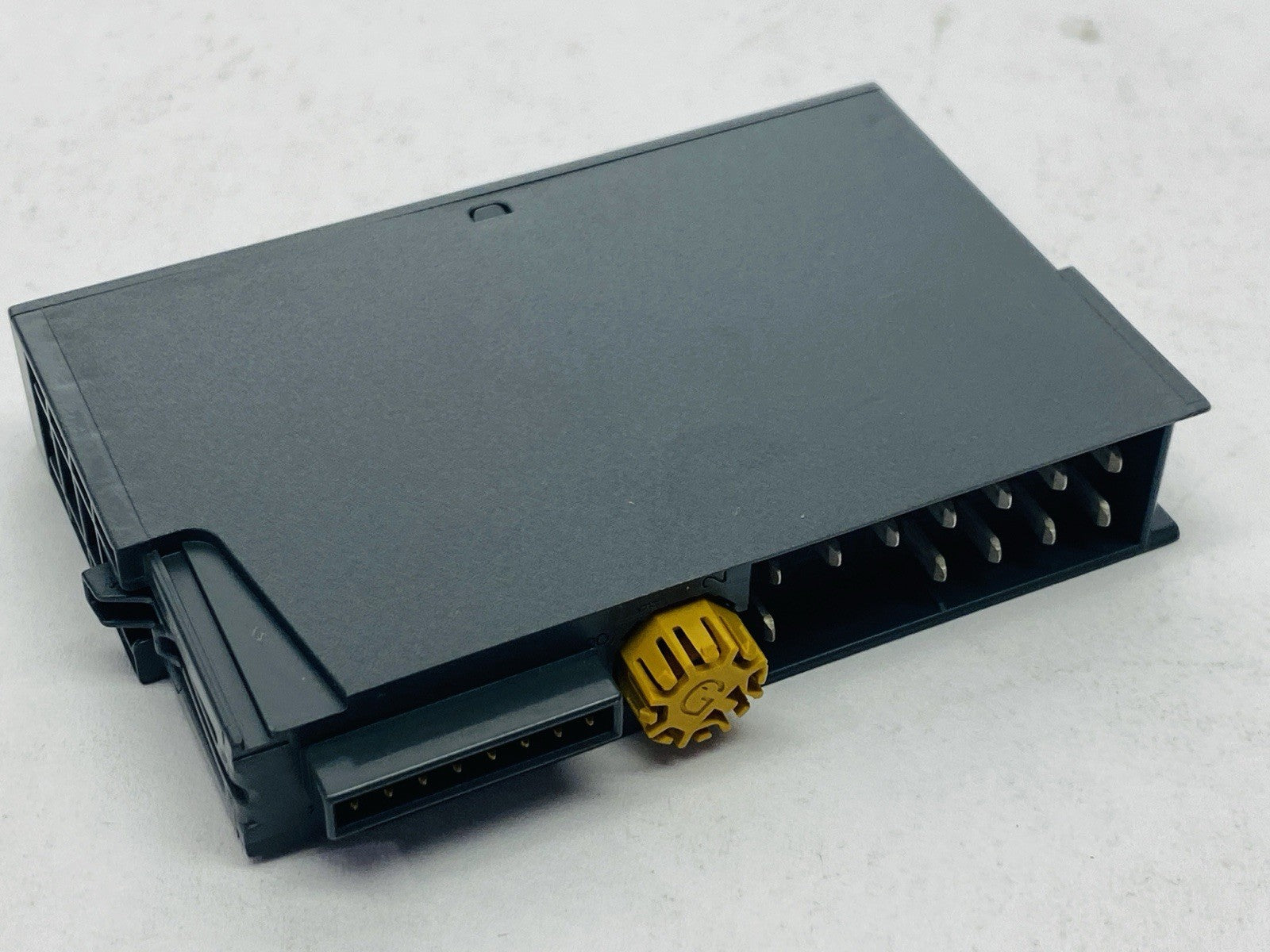 Siemens 6ES7132-4BF00-0AA0 SIMATIC ET 200SP Digital Output Module - Maverick Industrial Sales